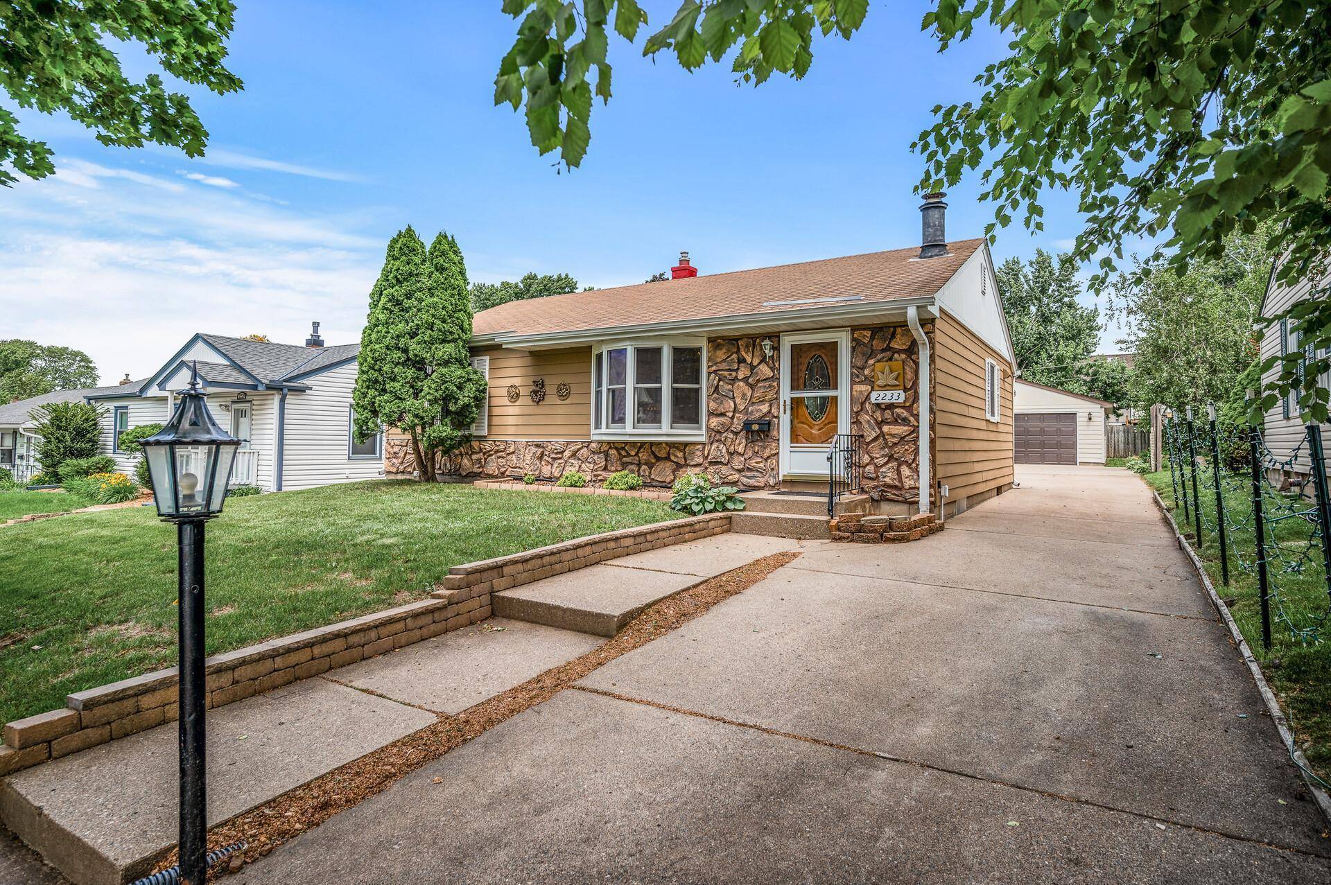 Saint Paul, MN 55119,2233 Fremont AVE E