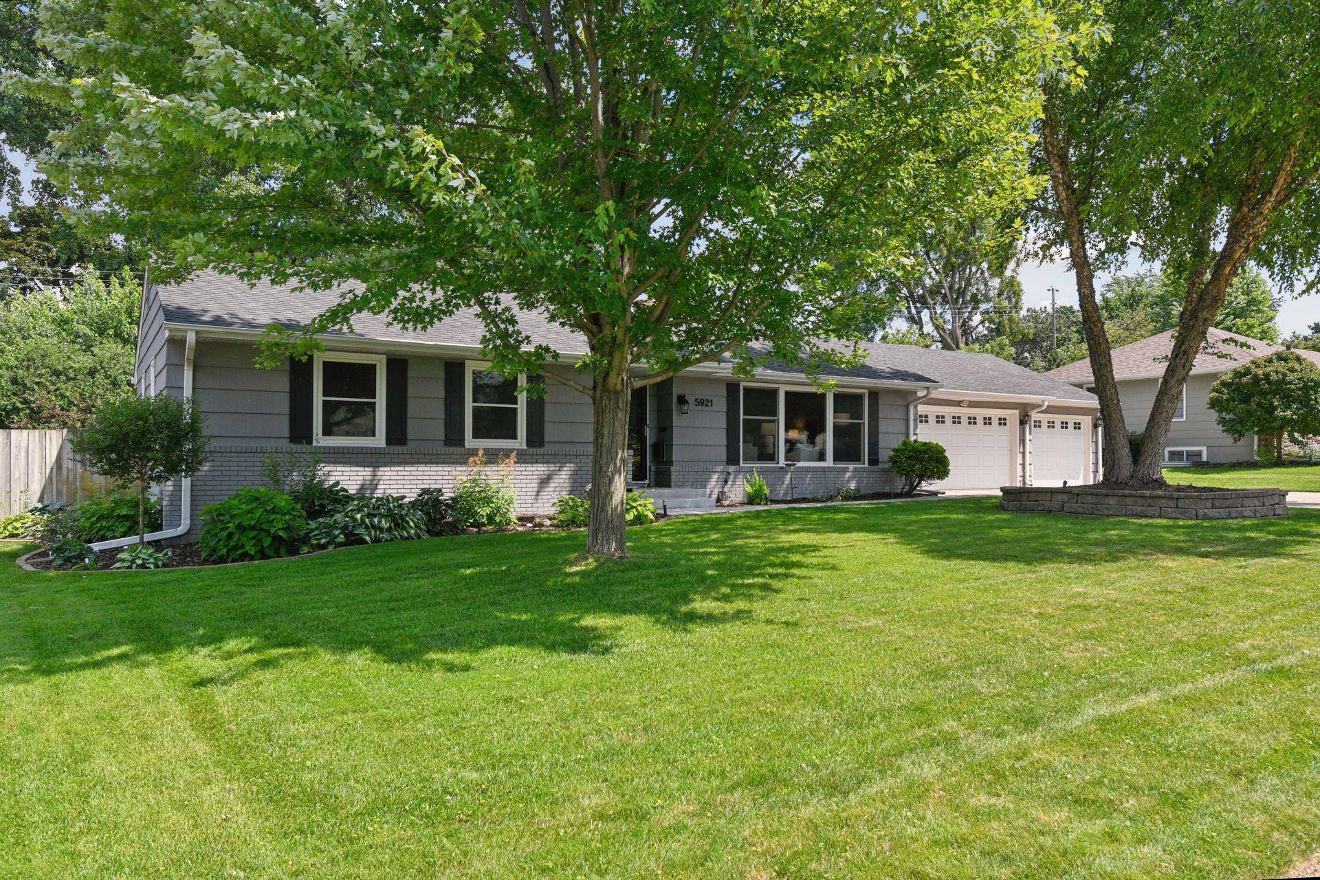 Edina, MN 55424,5921 Grimes AVE S