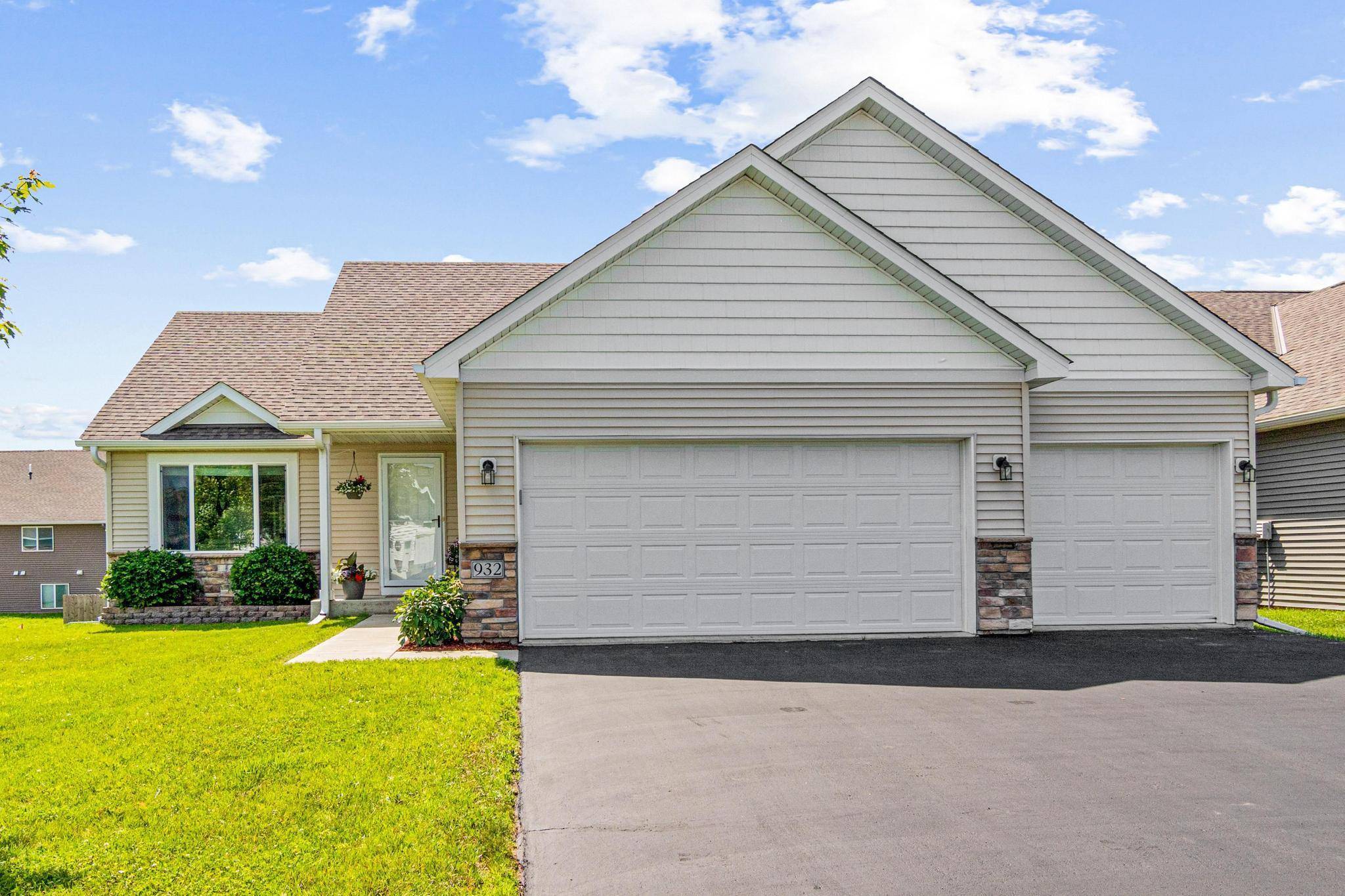 Belle Plaine, MN 56011,932 Ashford RD