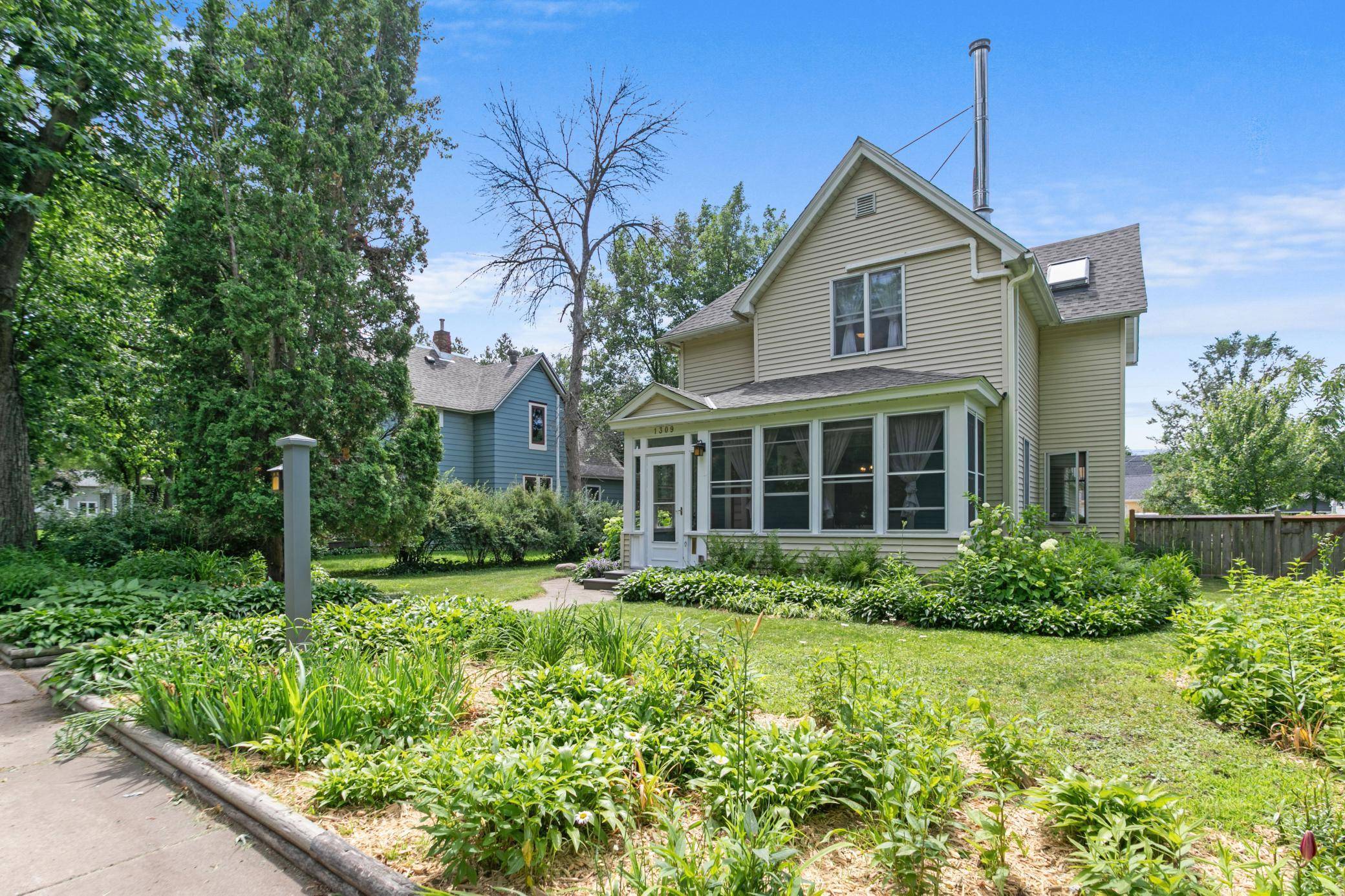 Hudson, WI 54016,1309 7th ST