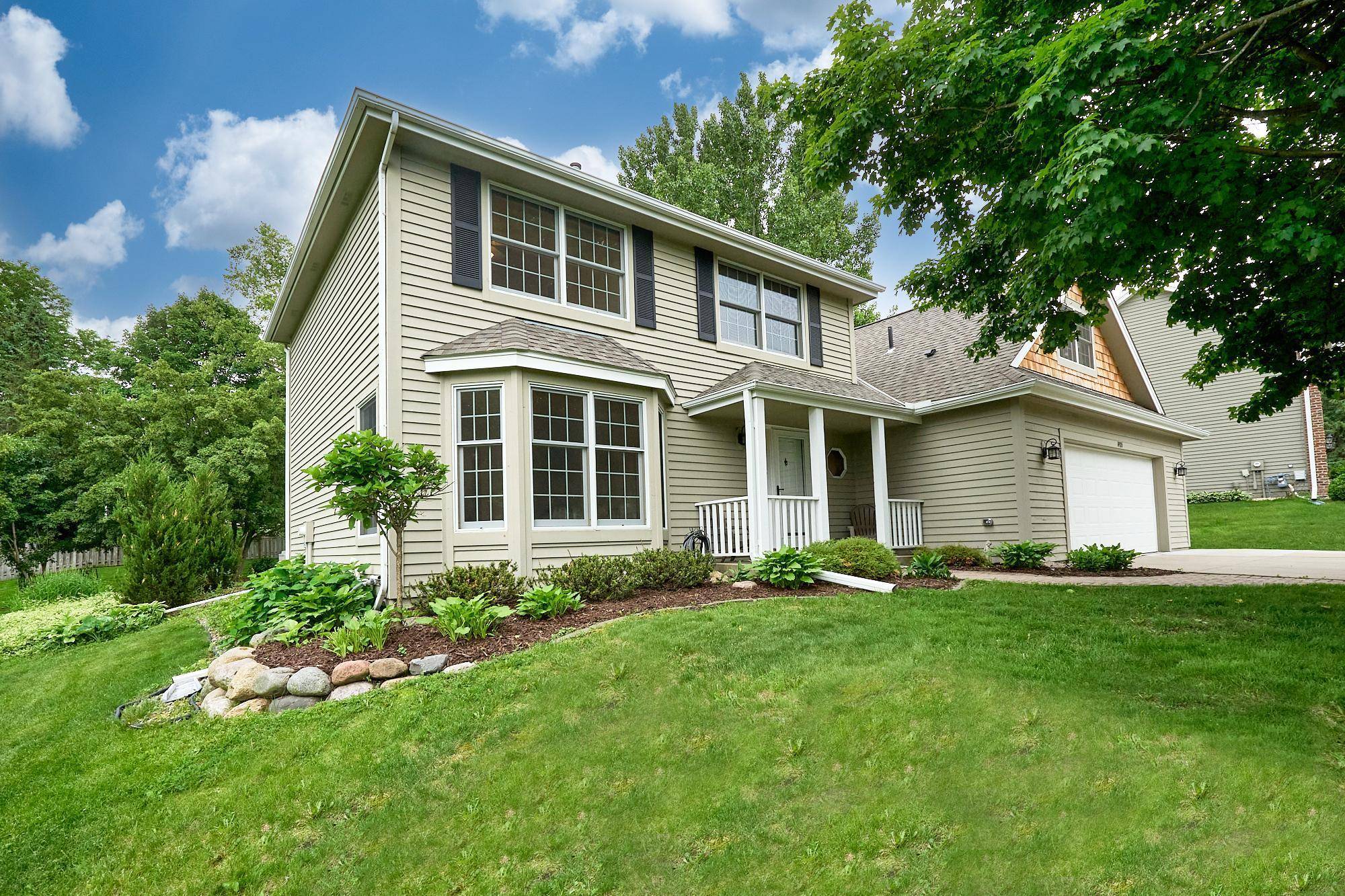 Shorewood, MN 55331,19335 McKinley CT