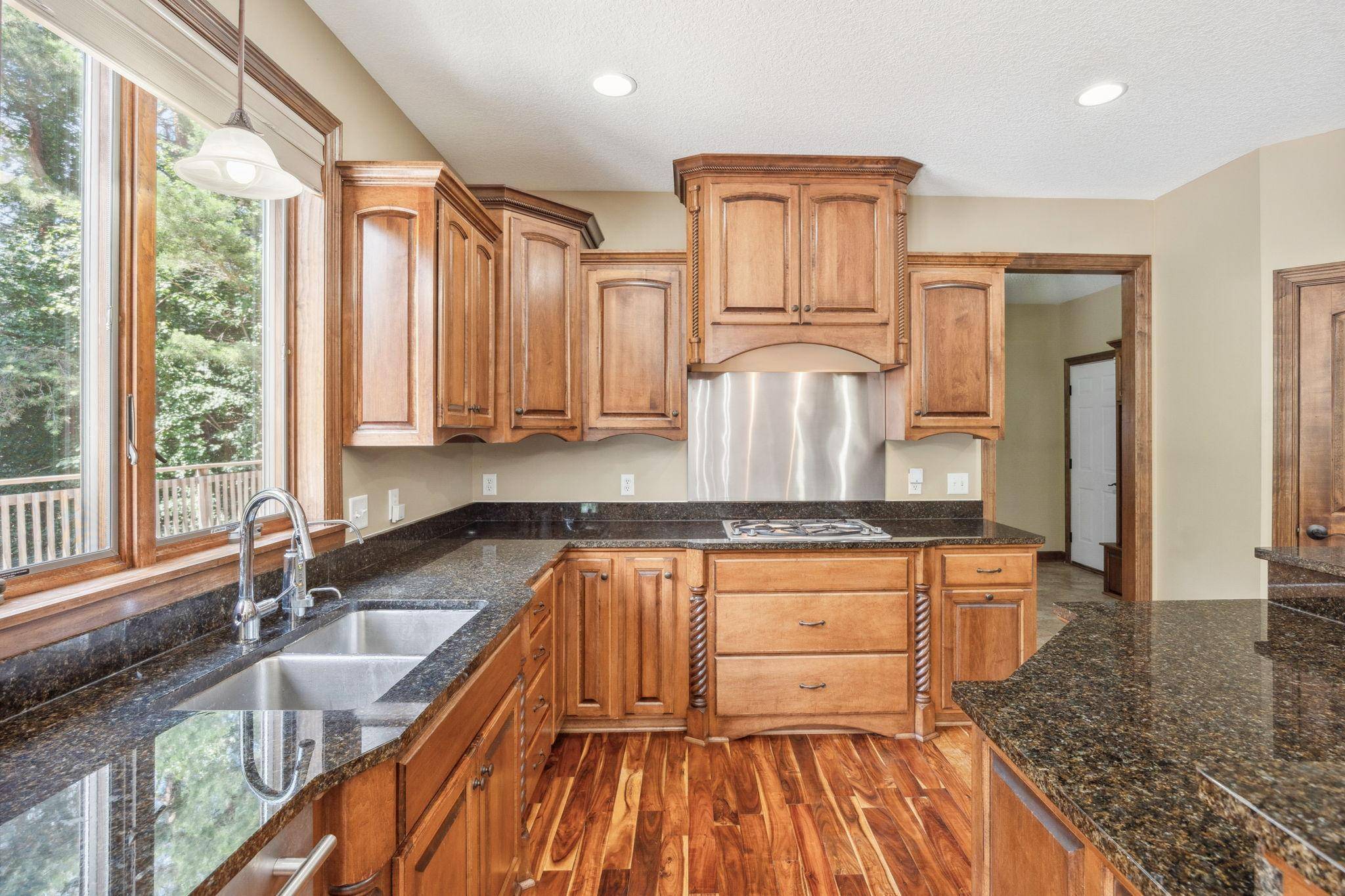 Eden Prairie, MN 55347,18658 Ponderosa CT