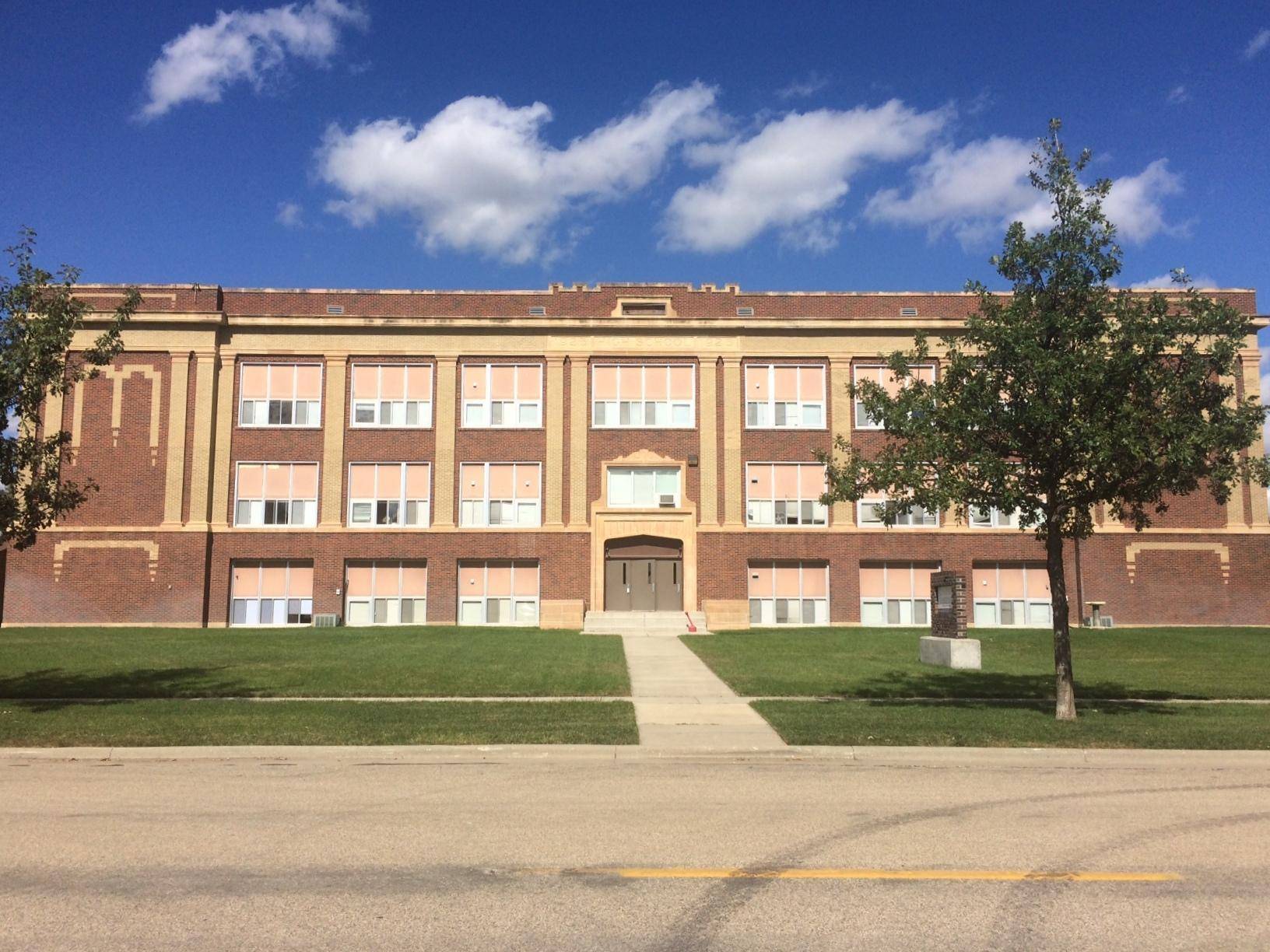 Luverne, MN 56156,109 E Luverne ST #336