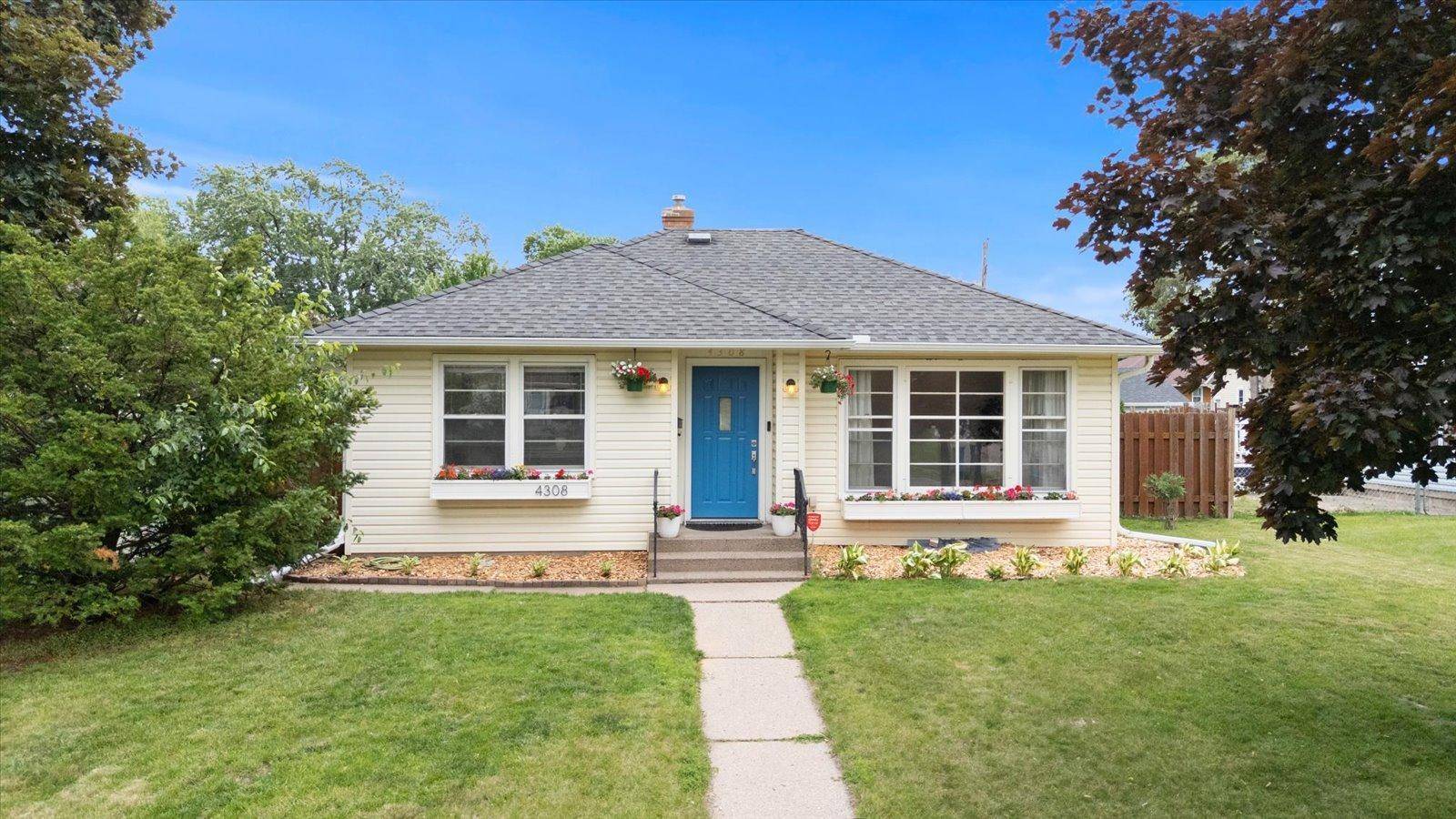 Robbinsdale, MN 55422,4308 Abbott AVE N