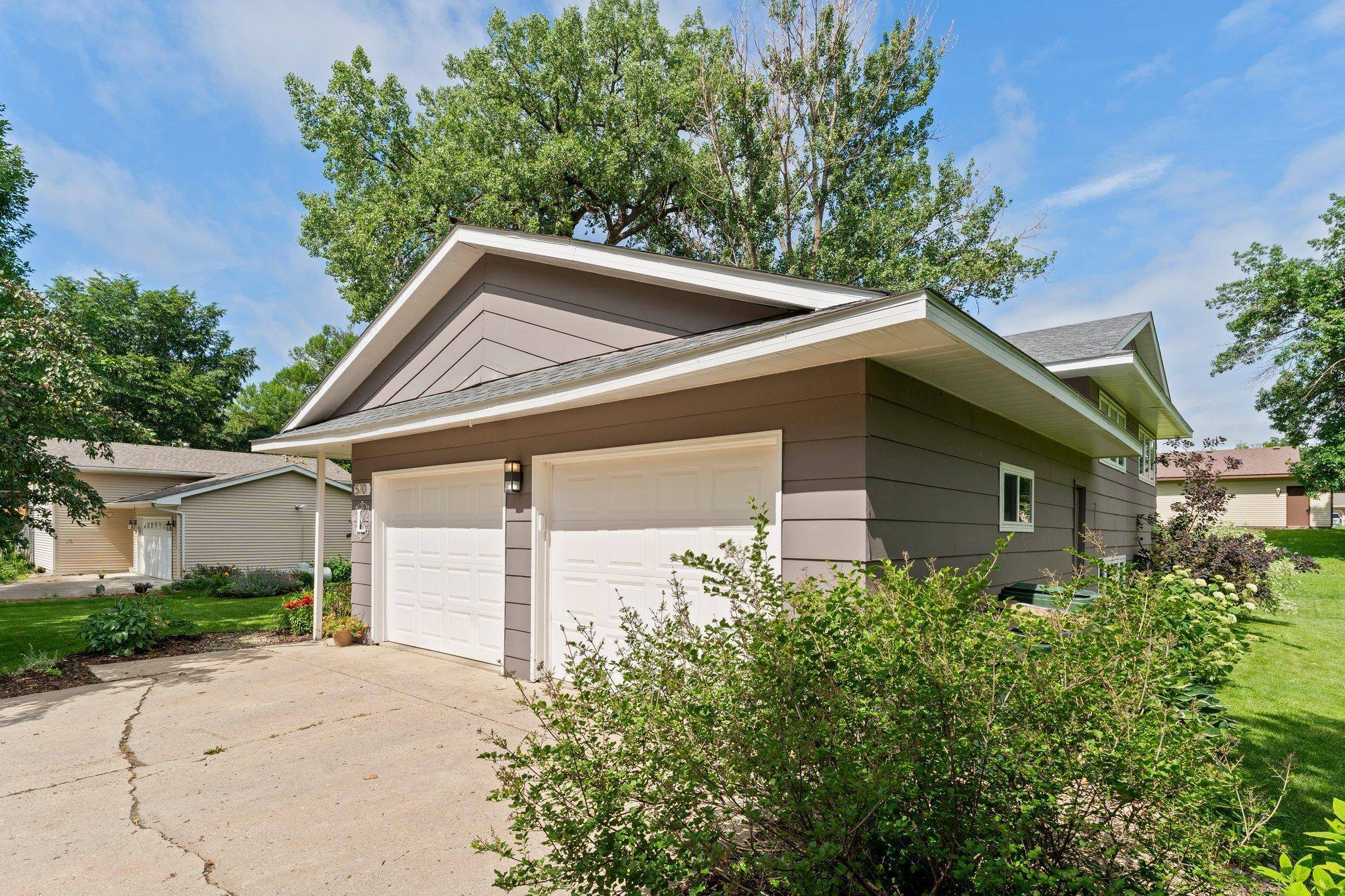 Hutchinson, MN 55350,570 Roberts ST SW