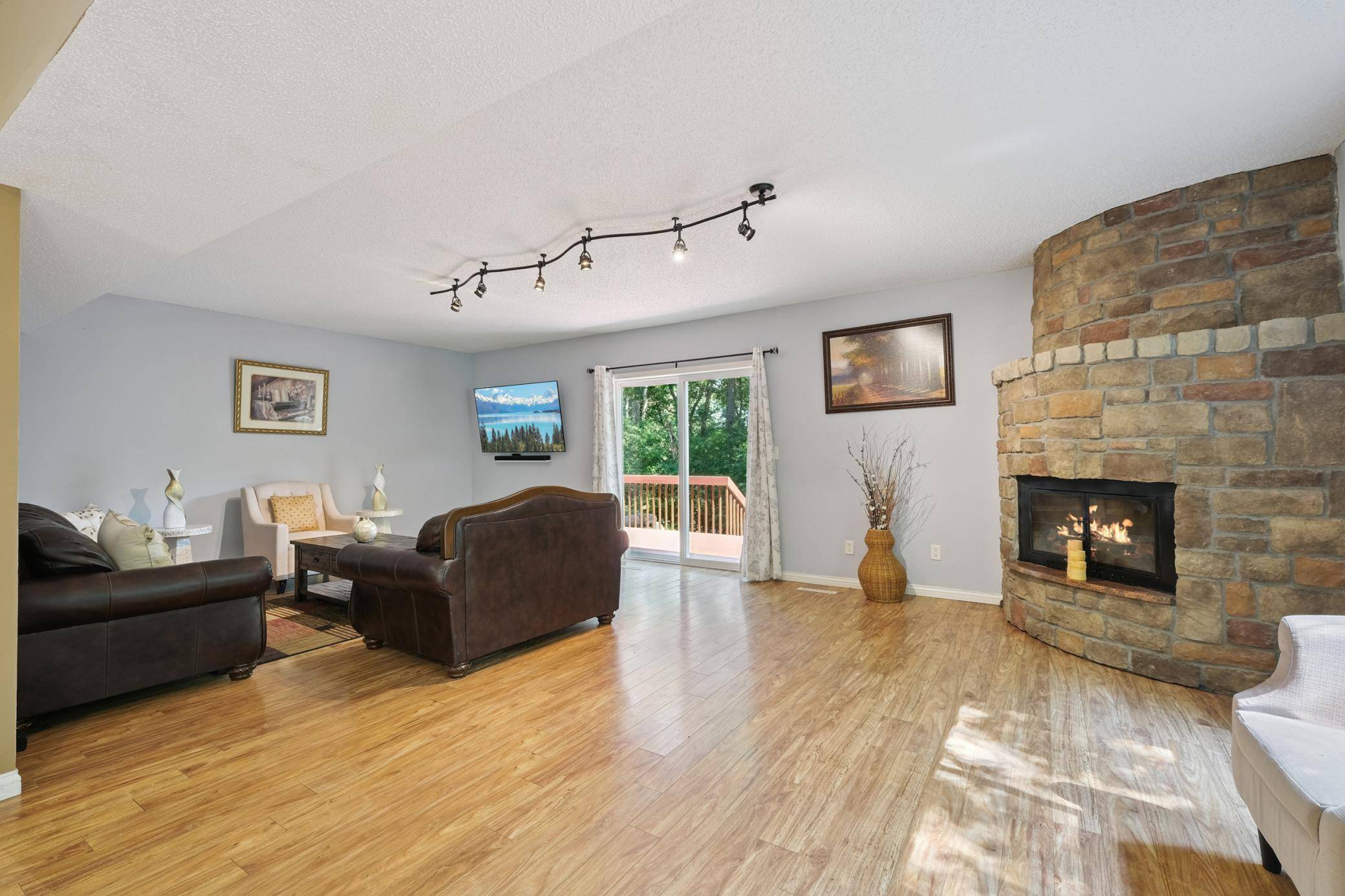 Burnsville, MN 55337,712 Country PL