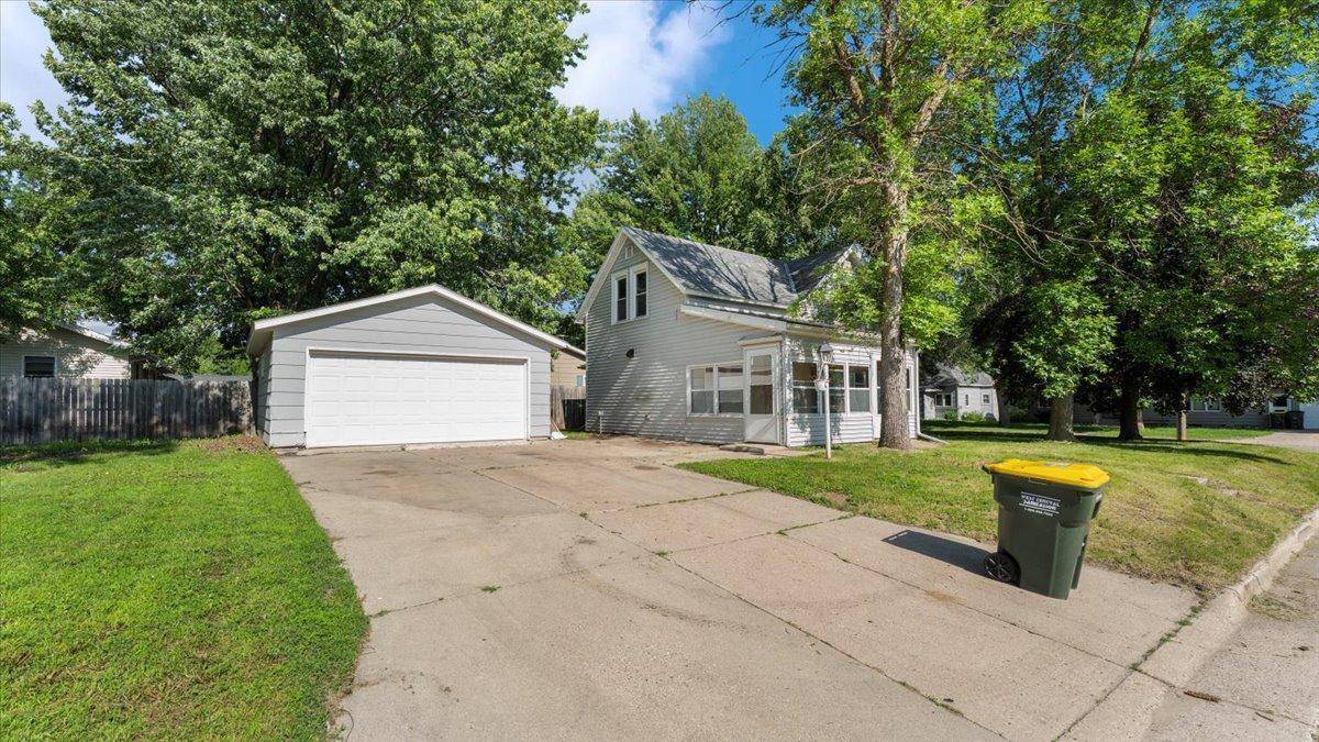 Willmar, MN 56201,1220 Campbell AVE NW