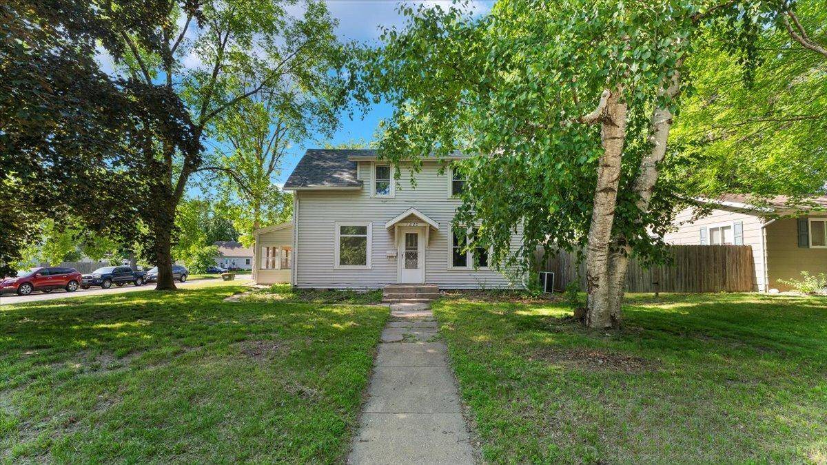 Willmar, MN 56201,1220 Campbell AVE NW