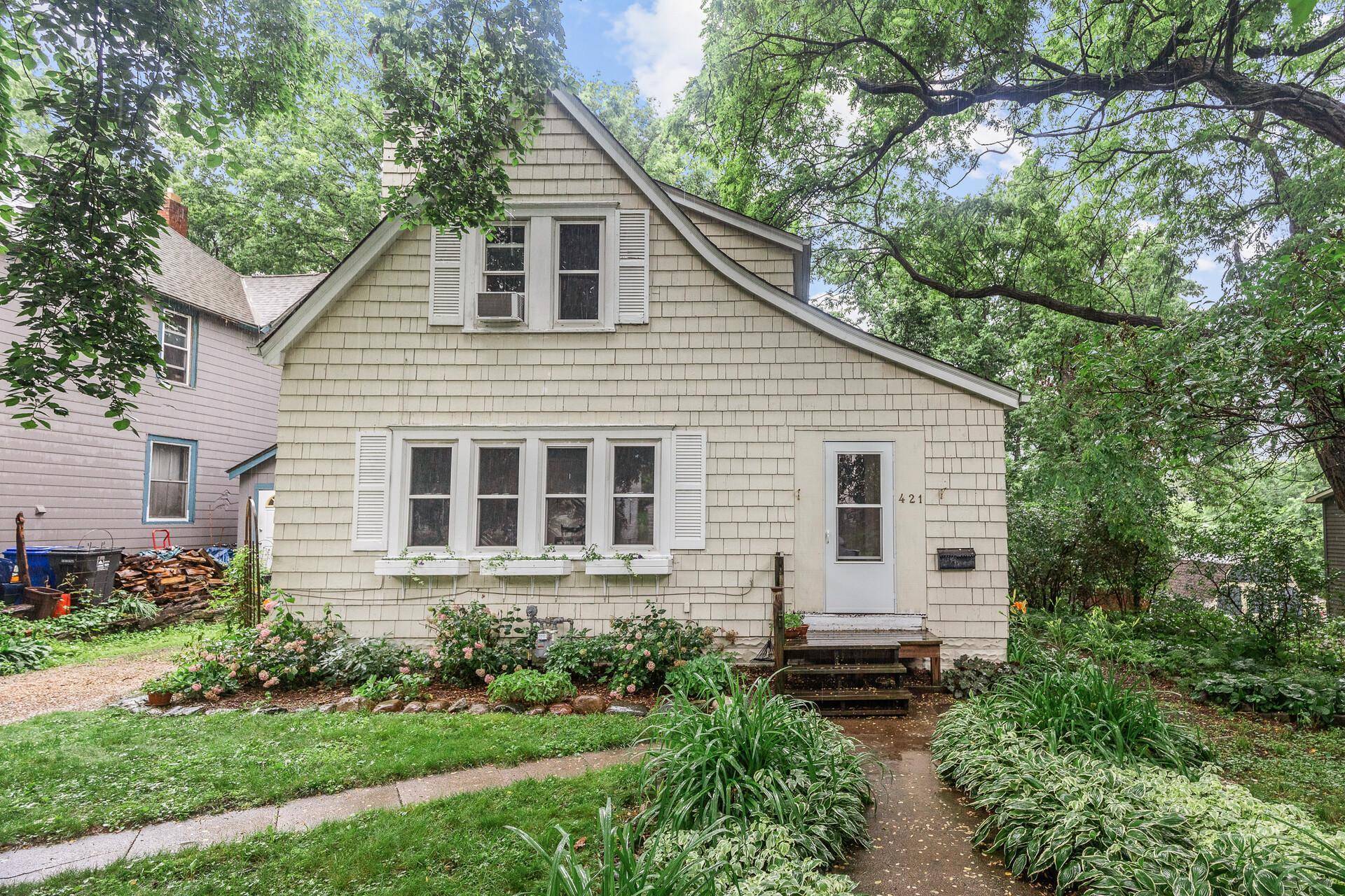 Saint Paul, MN 55107,421 Belvidere ST E