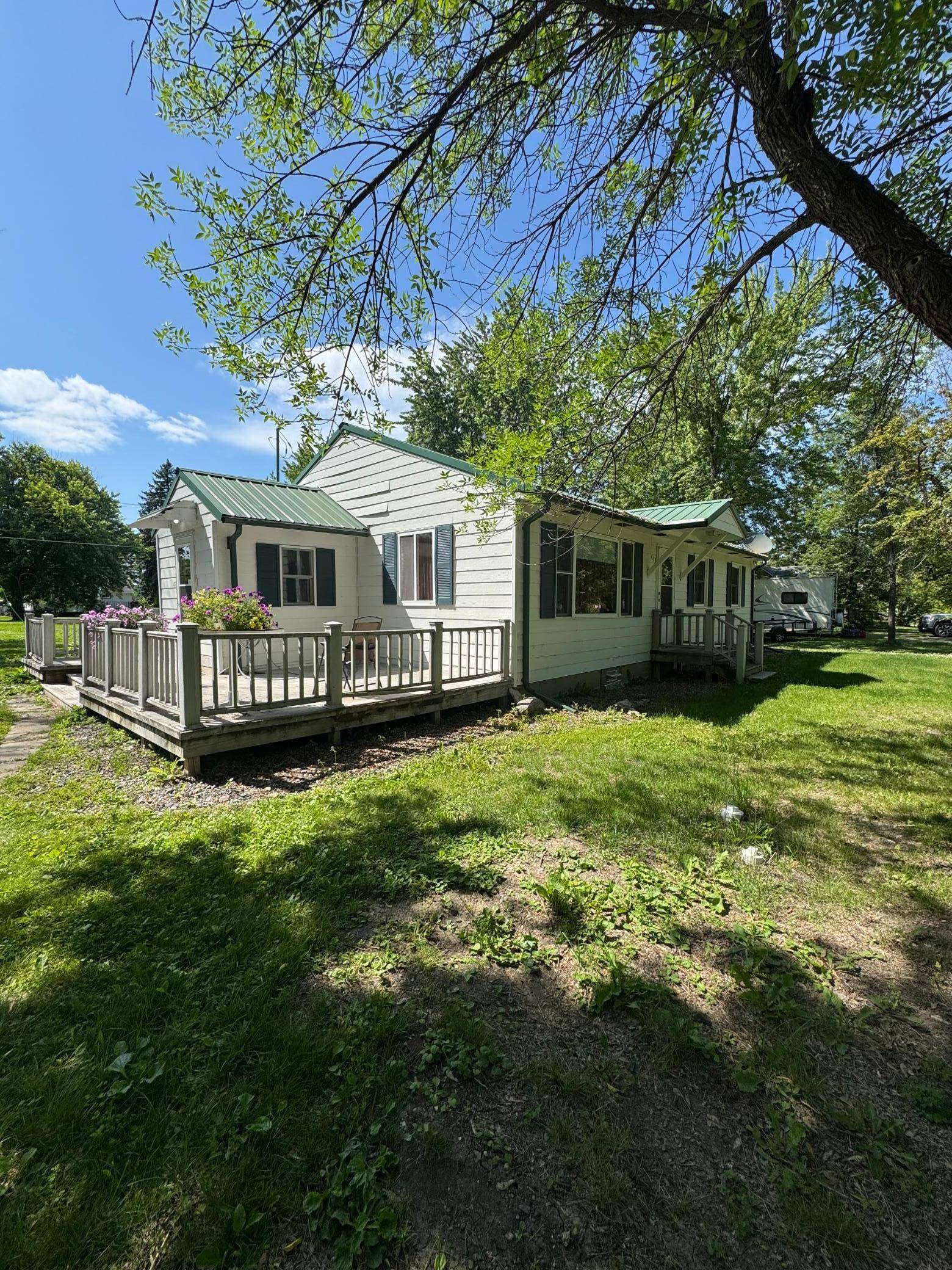 Baudette, MN 56623,413 3rd AVE SE