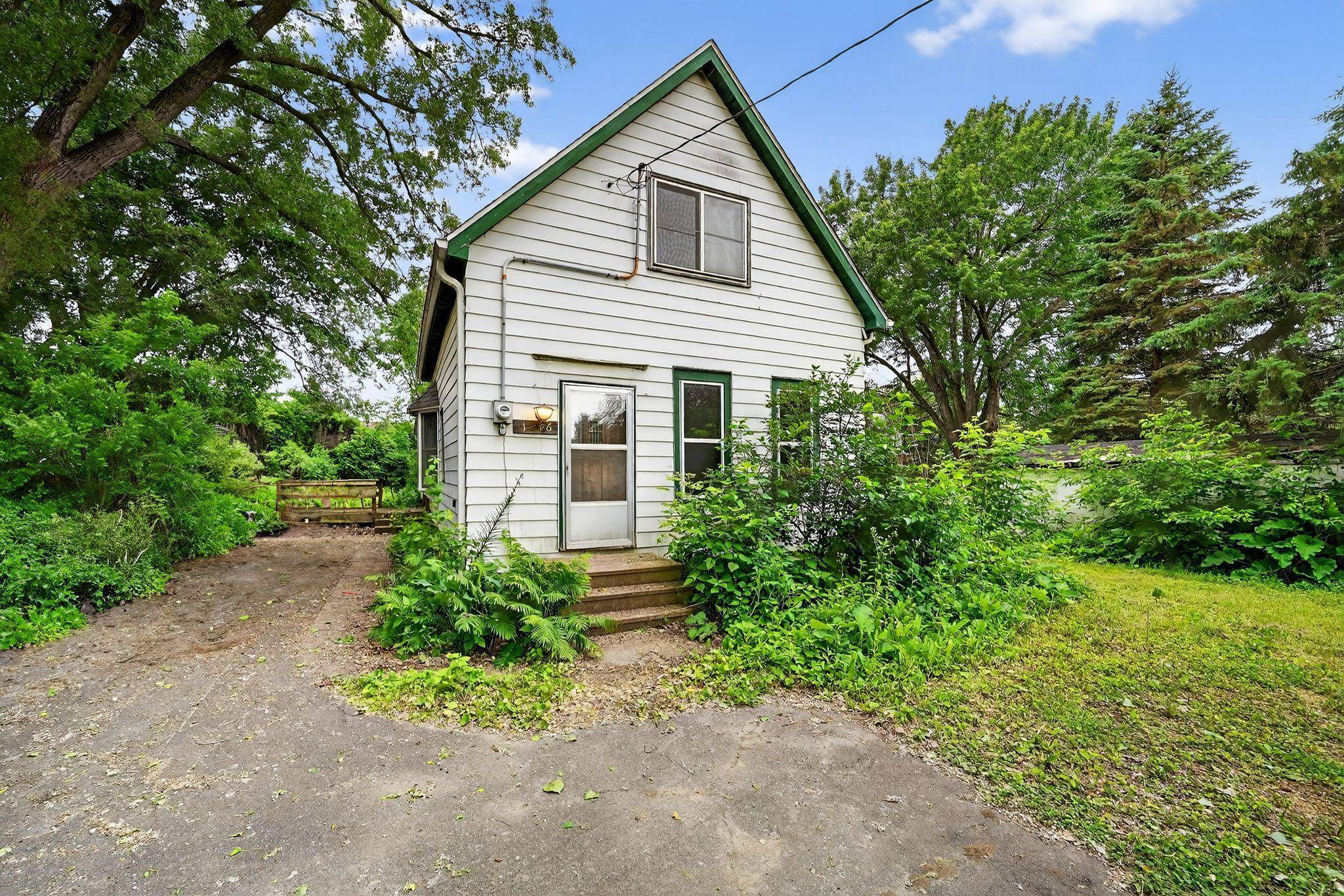 Maplewood, MN 55109,1216 County Road C E