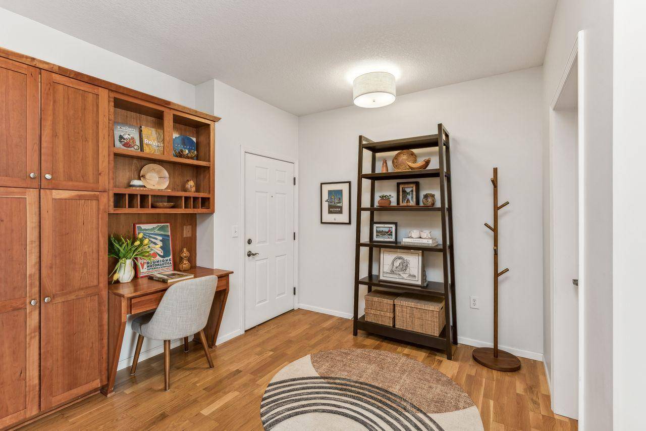 Minneapolis, MN 55403,301 Oak Grove ST #305