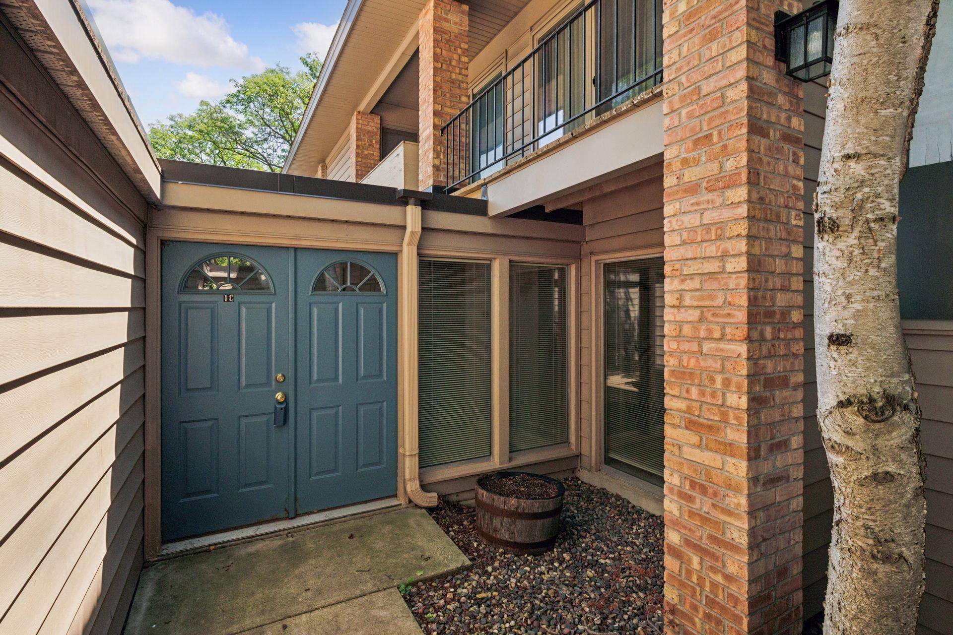 Edina, MN 55435,6308 Barrie RD #1C