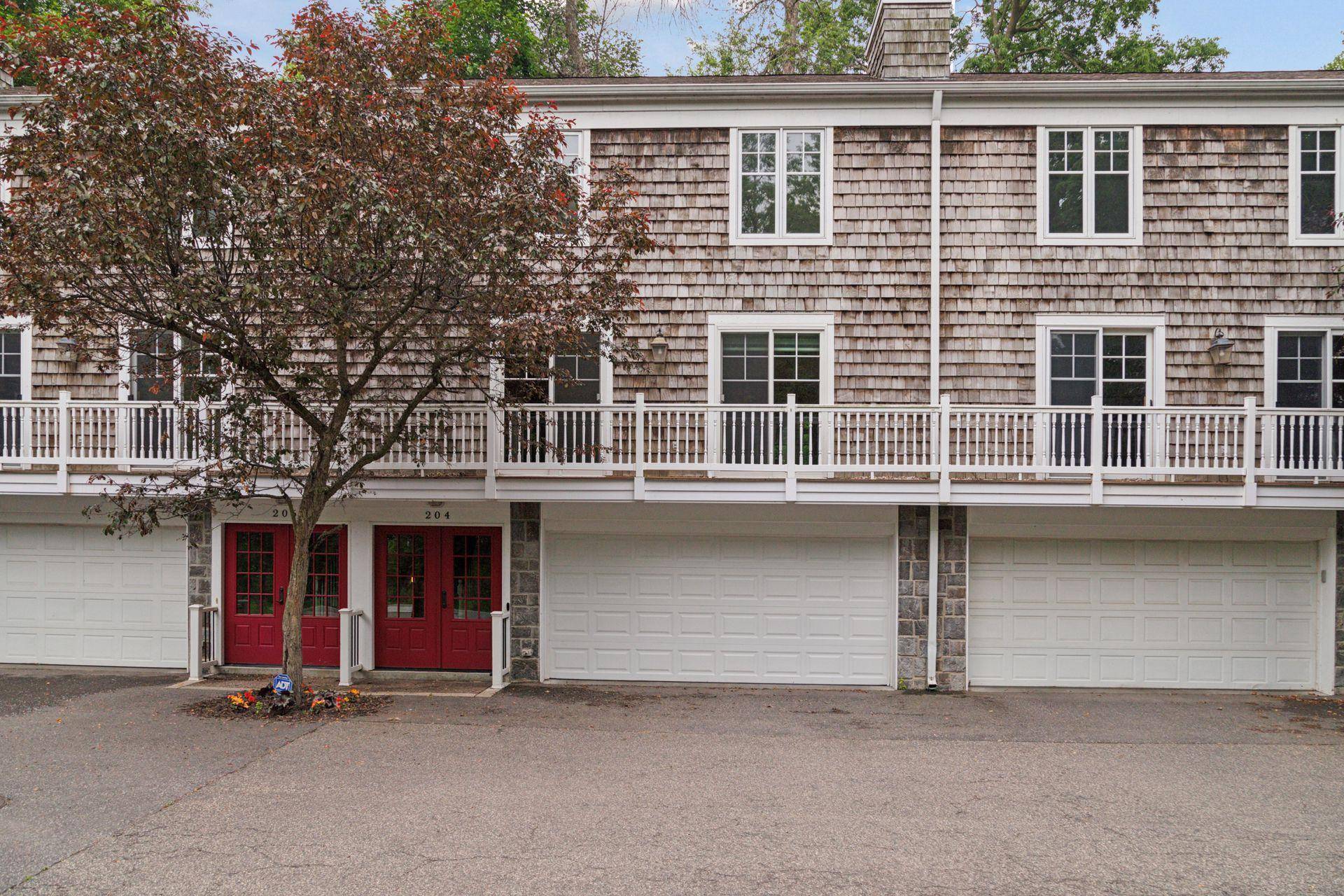 Wayzata, MN 55391,204 Central AVE S