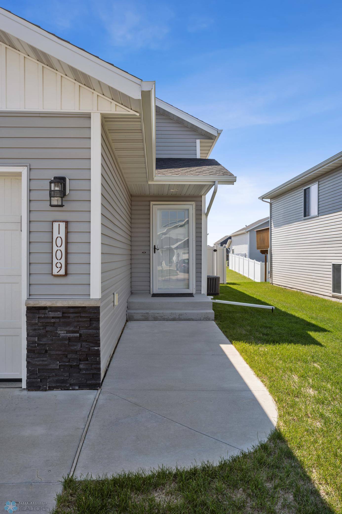 West Fargo, ND 58078,1009 Highland LN W