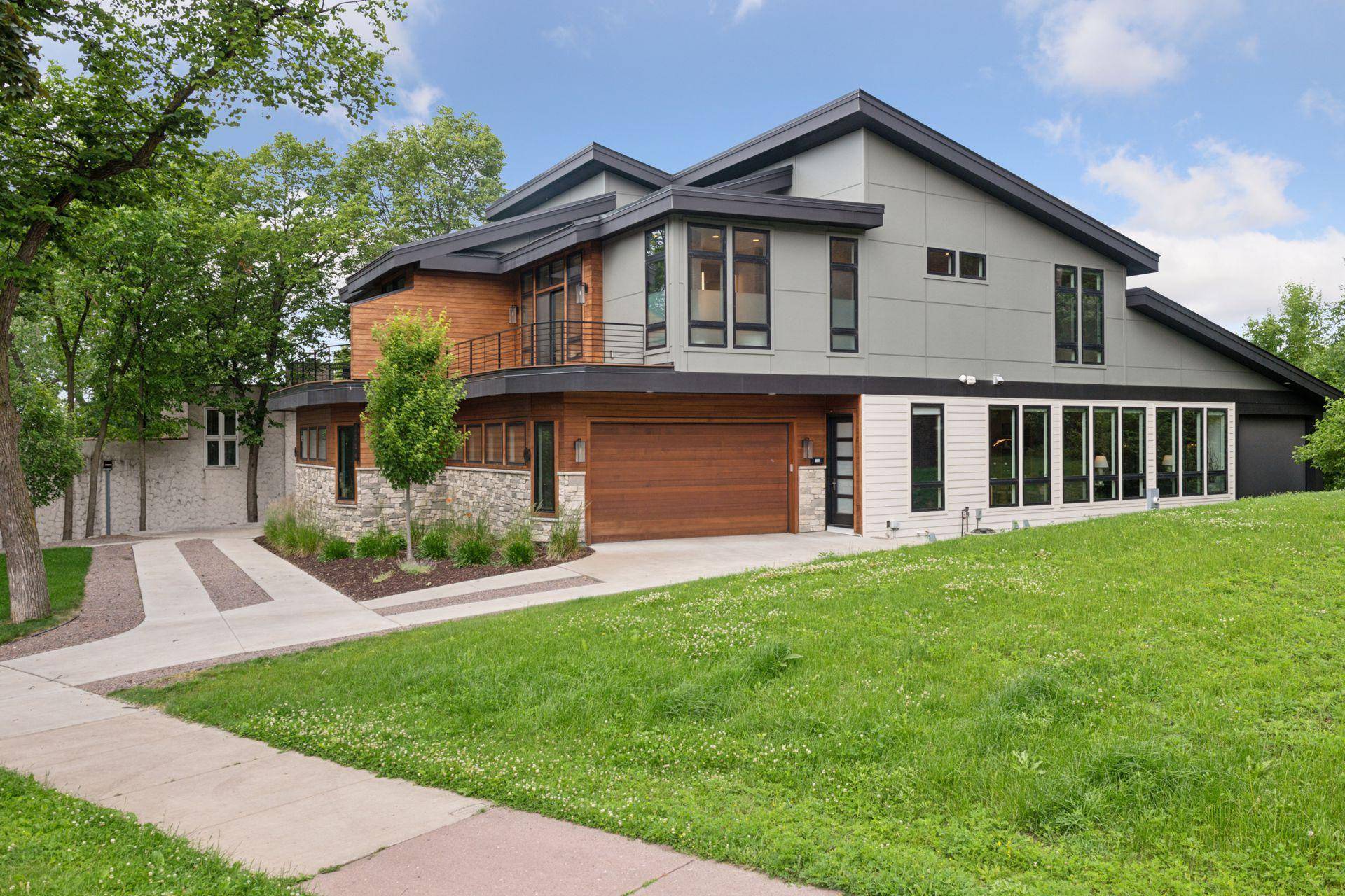 Minneapolis, MN 55405,1726 Kenwood Pkwy #100