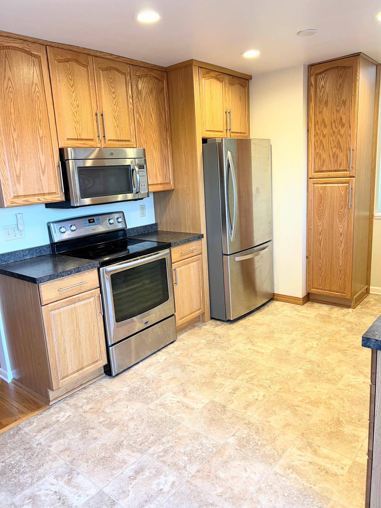 Burnsville, MN 55337,13709 Country LN