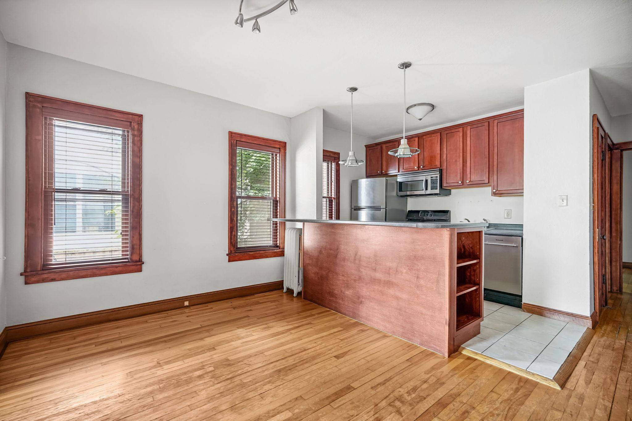 Minneapolis, MN 55404,1812 Clinton AVE #203