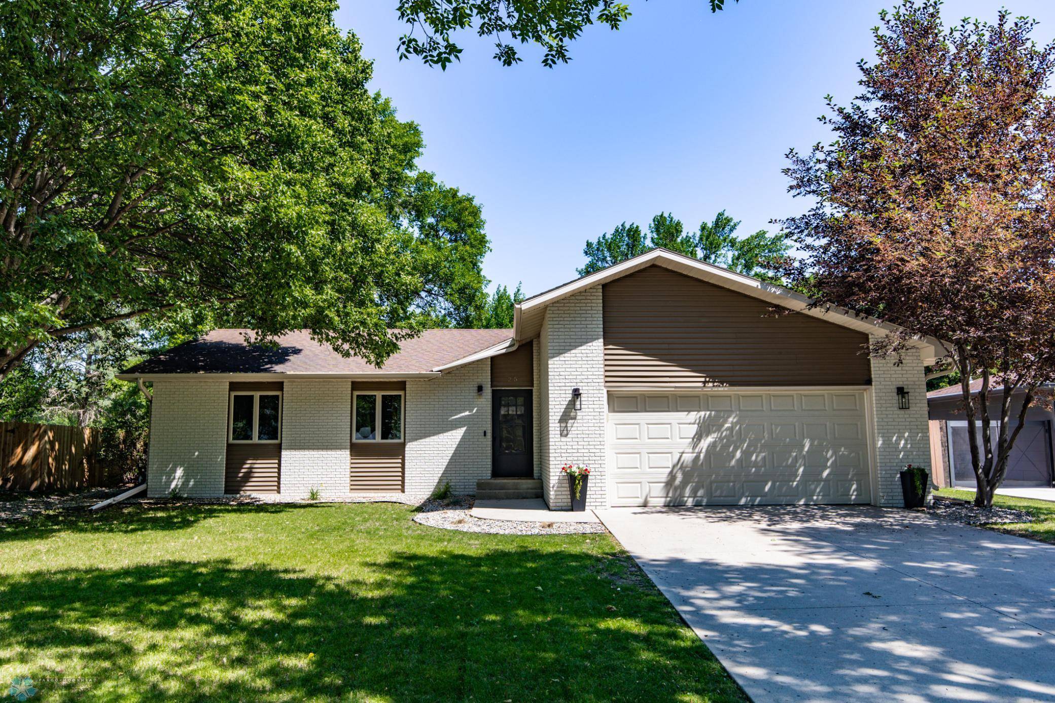 Fargo, ND 58103,25 Birch LN S