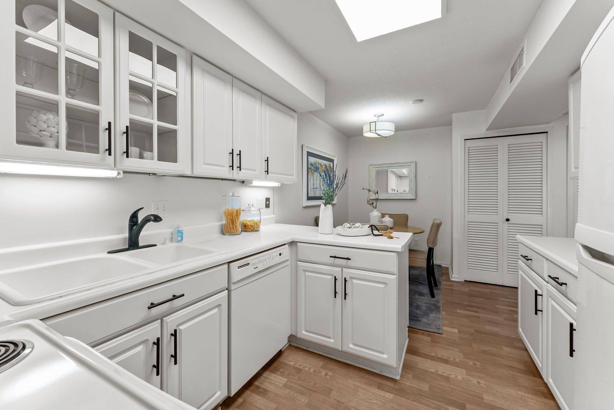 Minnetonka, MN 55305,3412 Oak Ridge RD #208