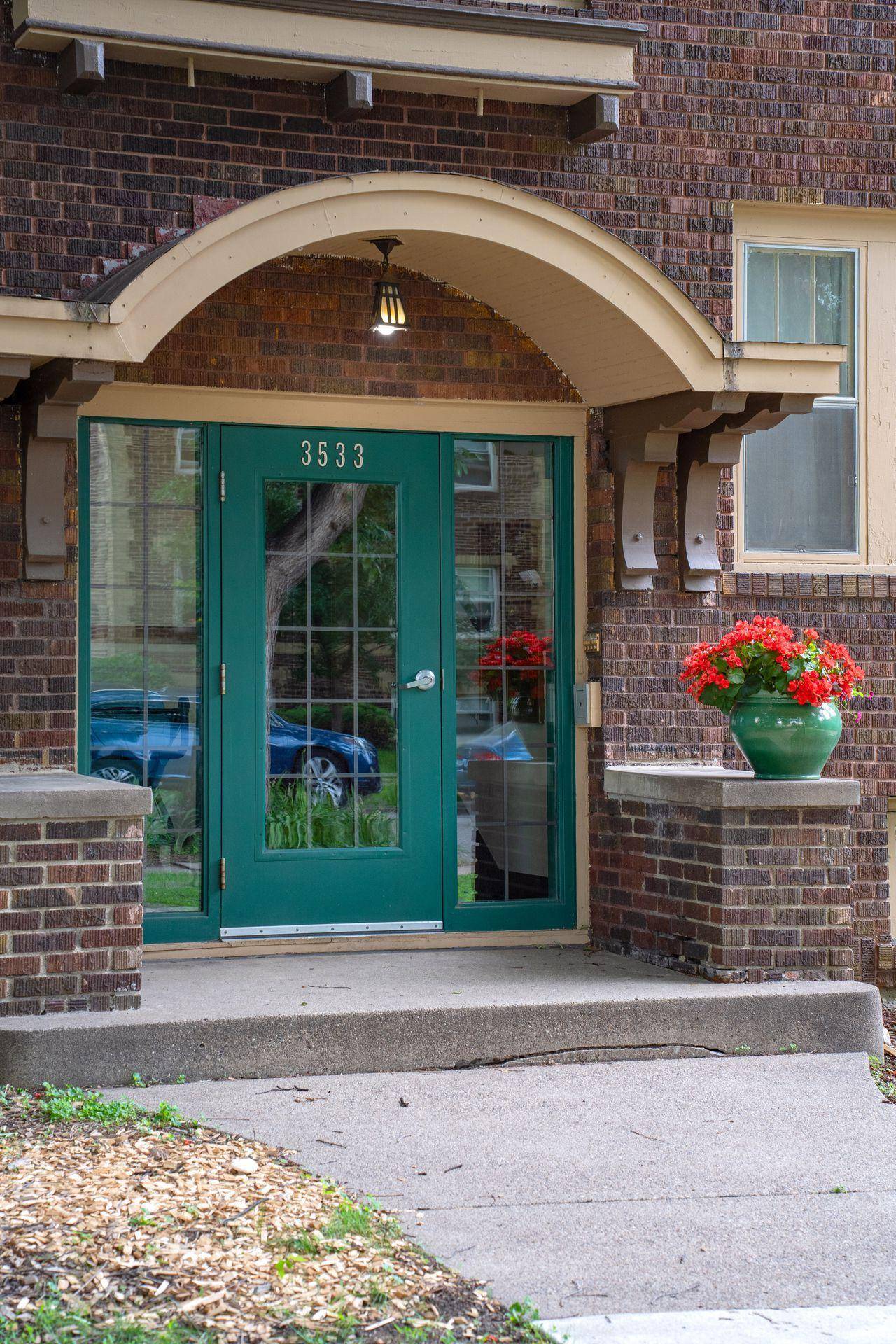 Minneapolis, MN 55408,3533 Pleasant AVE #3