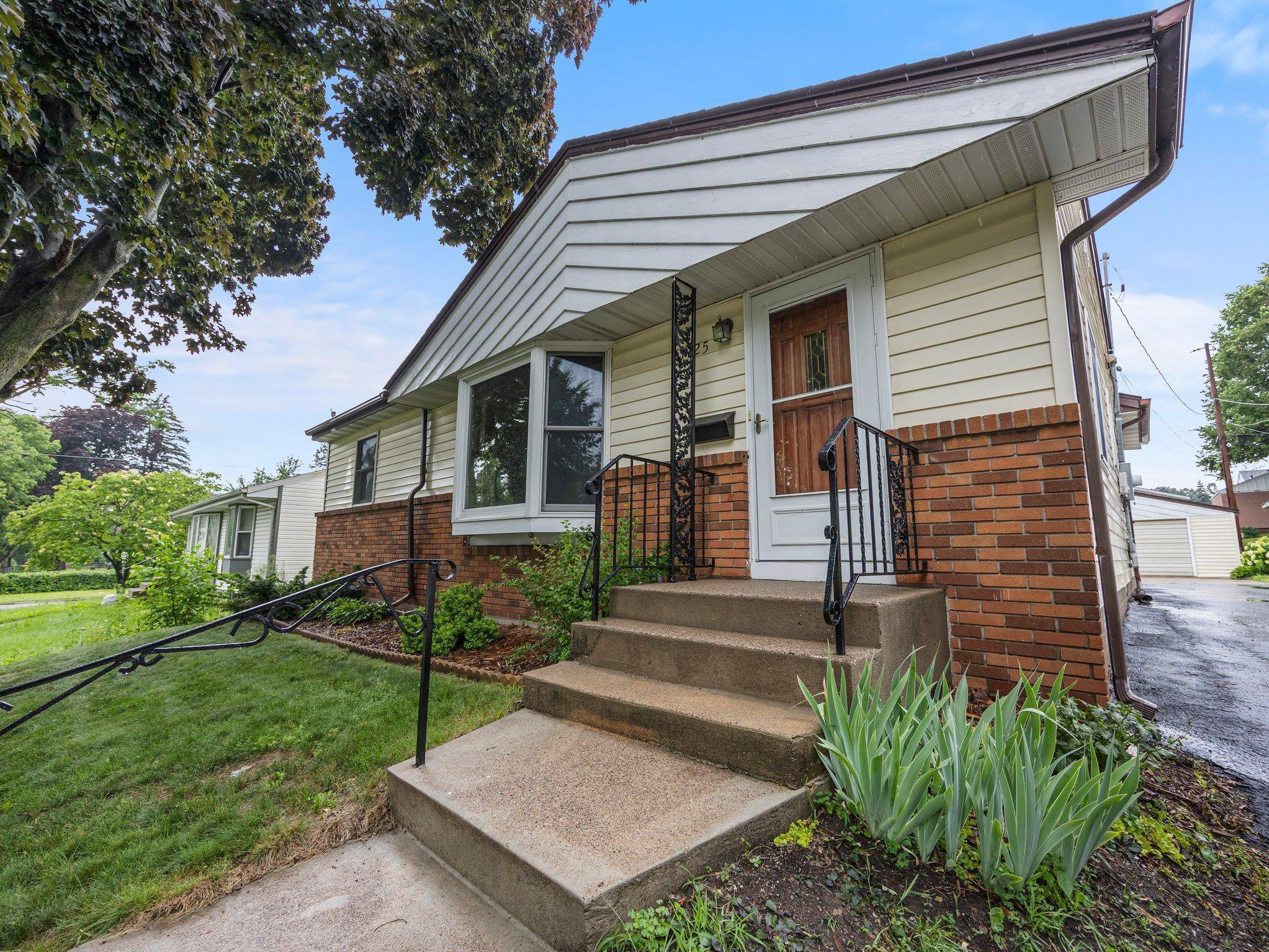 Saint Paul, MN 55106,1725 Orange AVE E