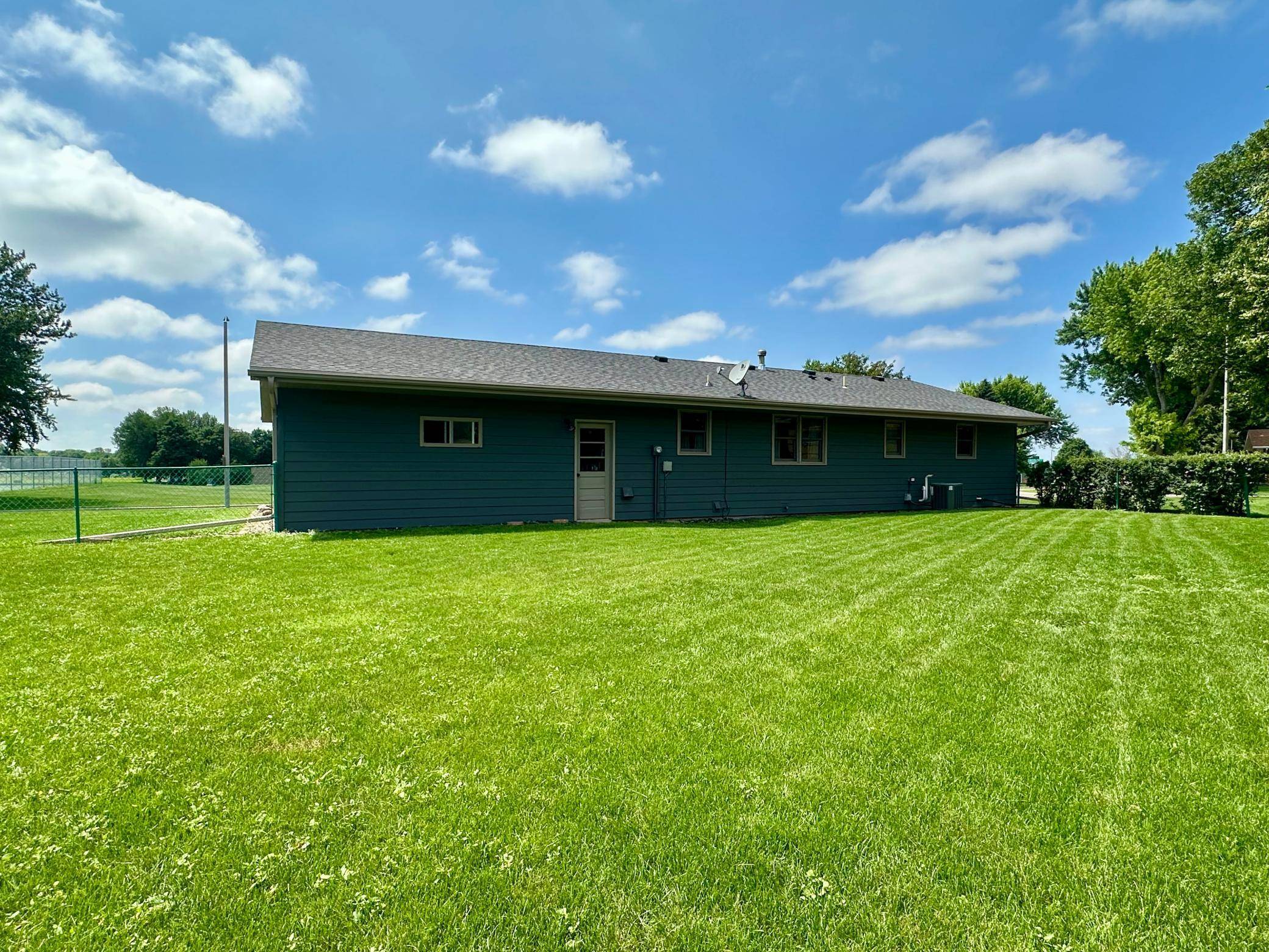 Worthington, MN 56187,966 Pleasant AVE