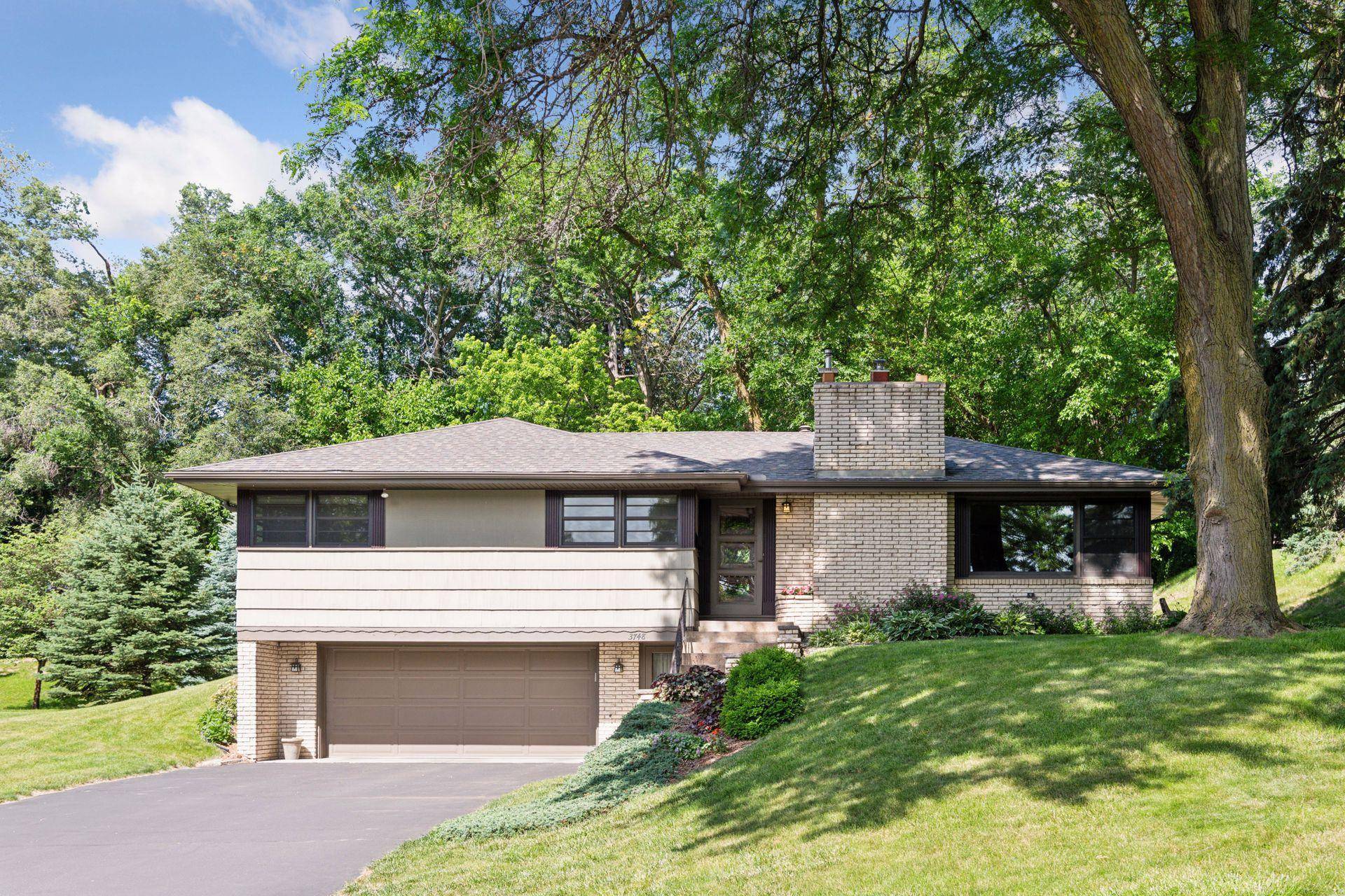 Minnetonka, MN 55305,3748 Hilltop RD