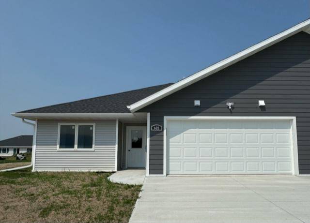 Warroad, MN 56763,605 McKinley ST SE