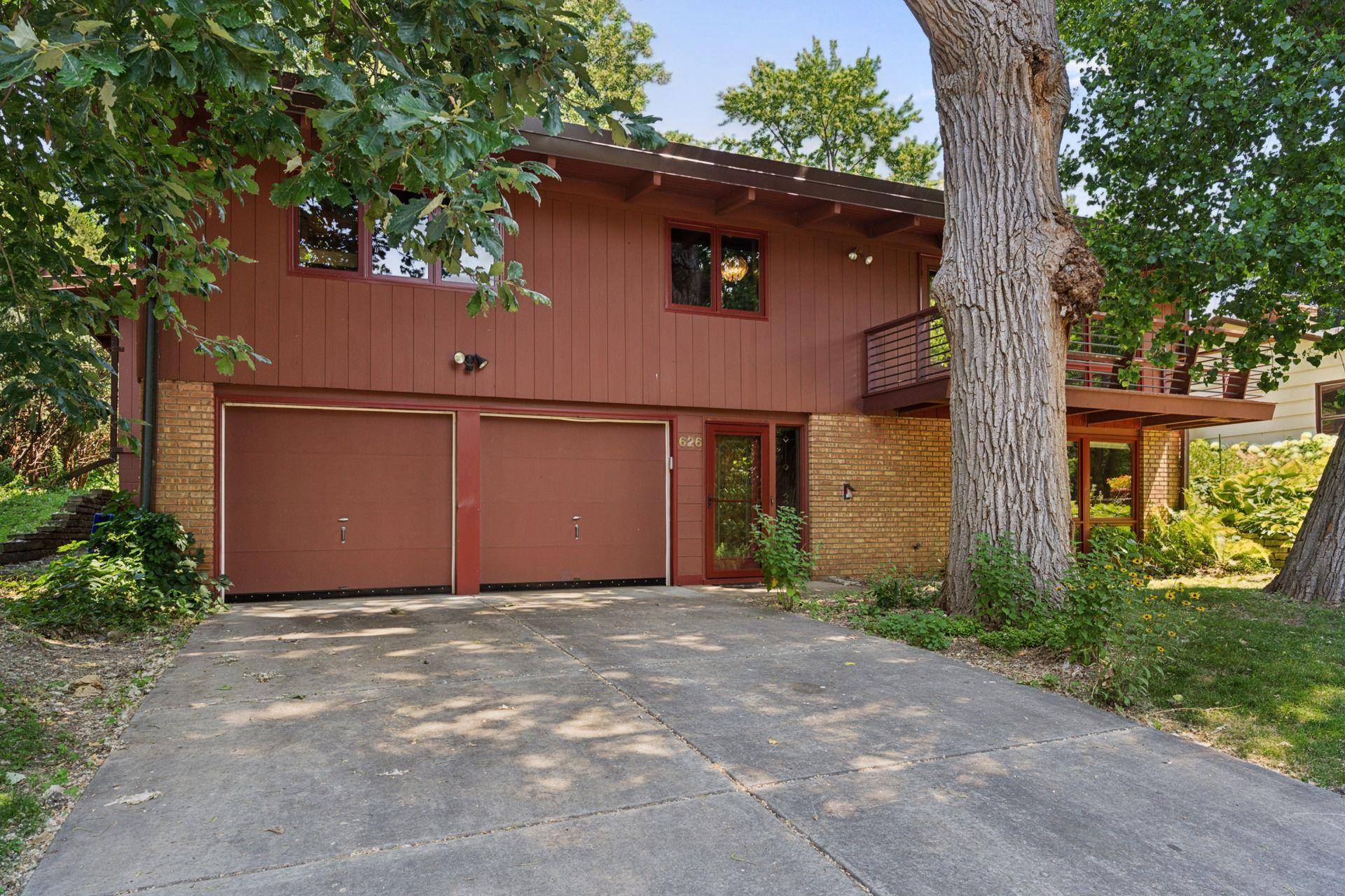 Saint Paul, MN 55104,626 Desnoyer AVE