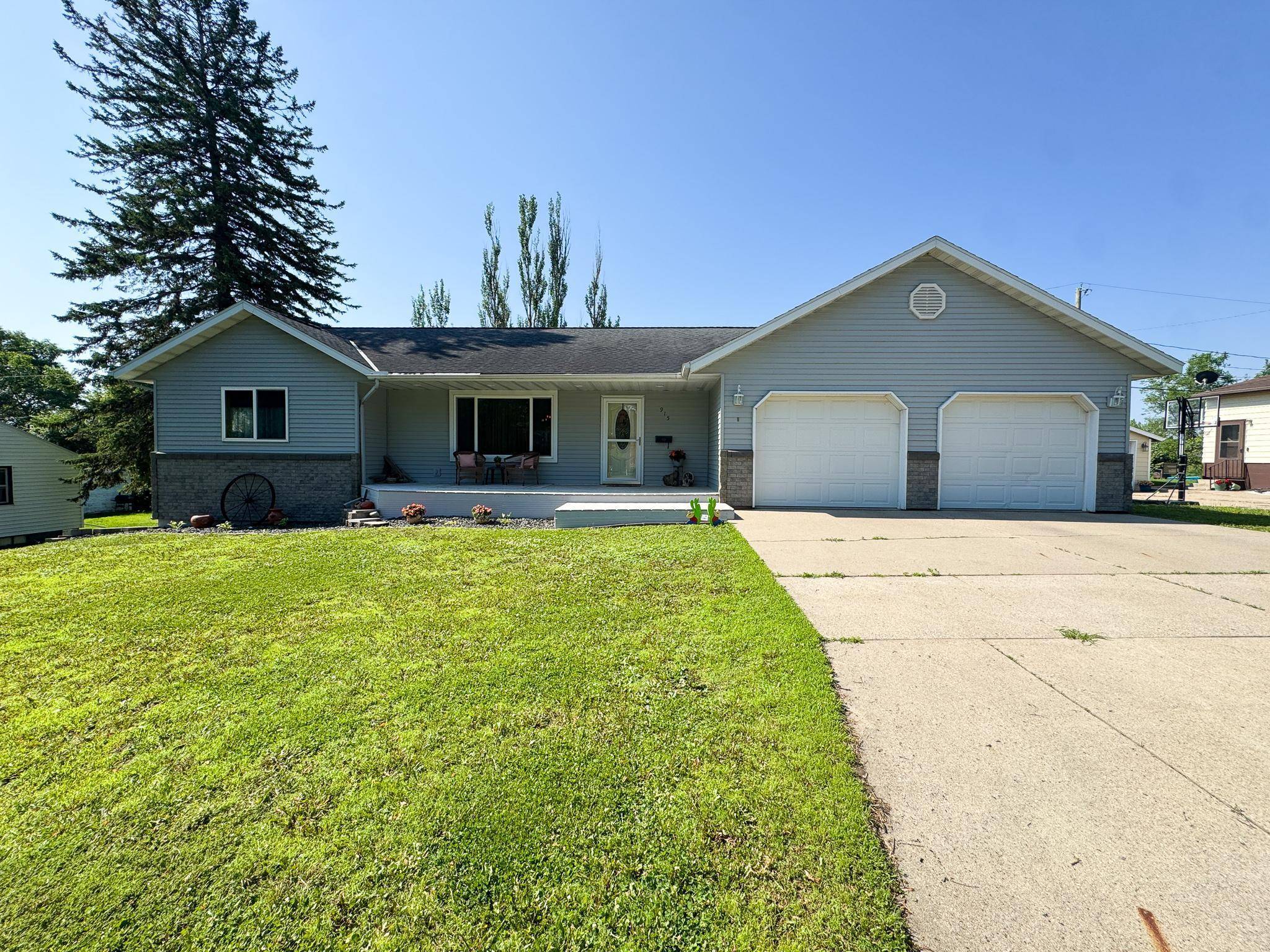 Fergus Falls, MN 56537,915 W Stanton AVE