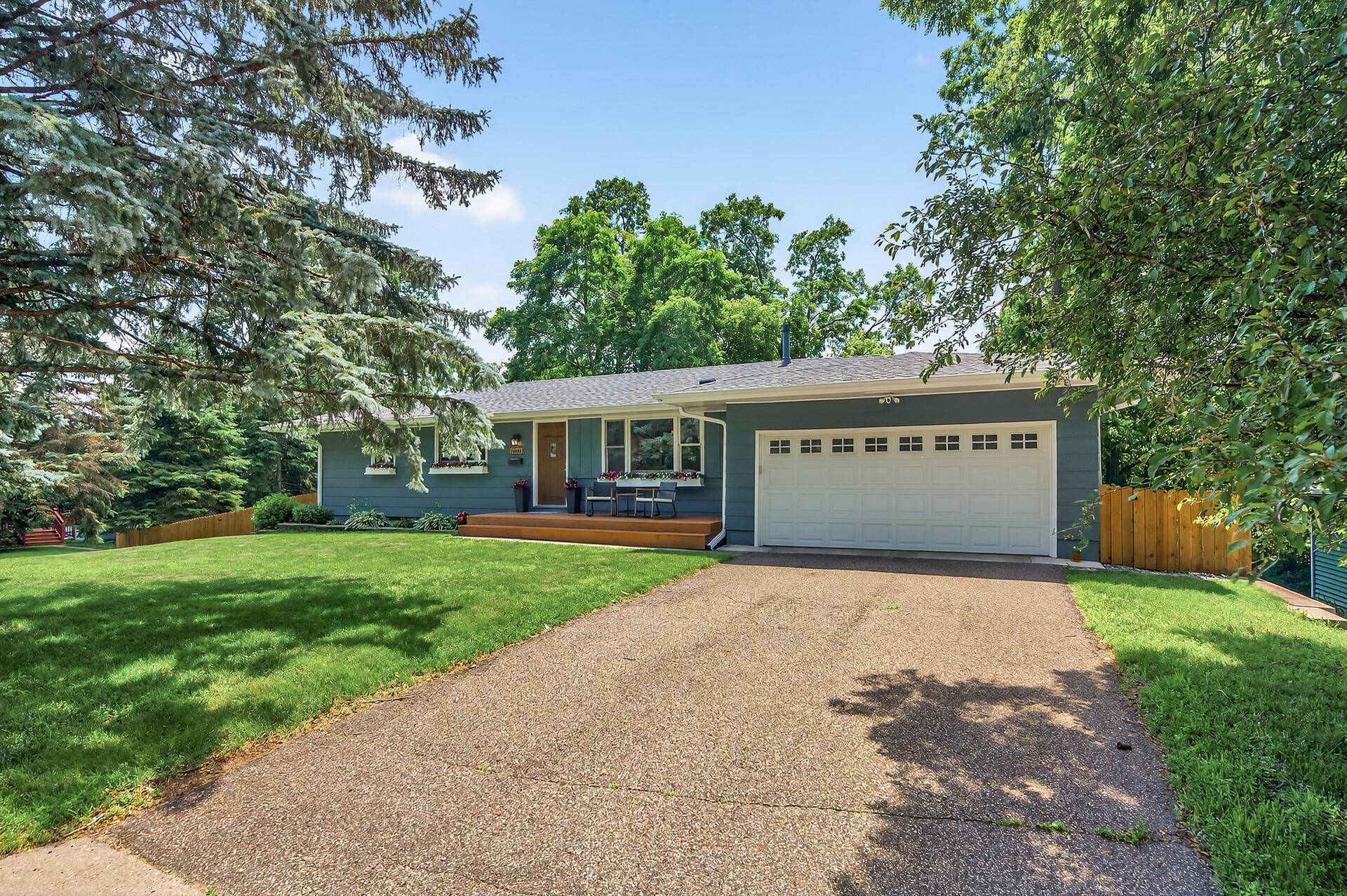 Golden Valley, MN 55427,7601 Winsdale ST N