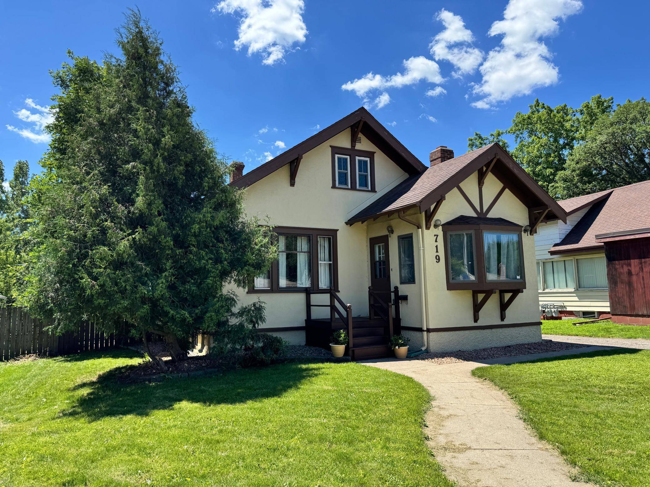 Fergus Falls, MN 56537,719 W Lincoln AVE
