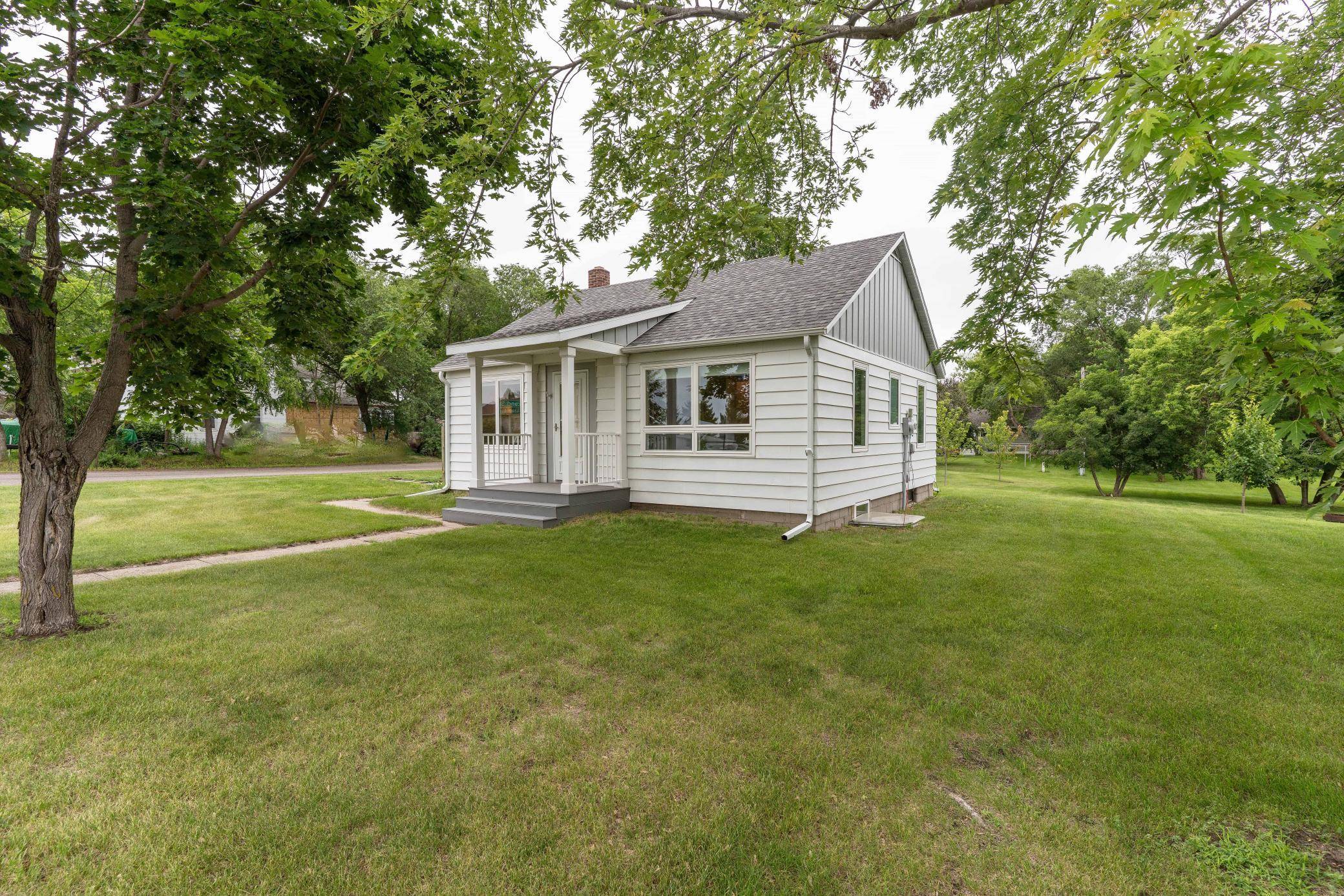 Ottertail, MN 56571,202 Lake AVE S