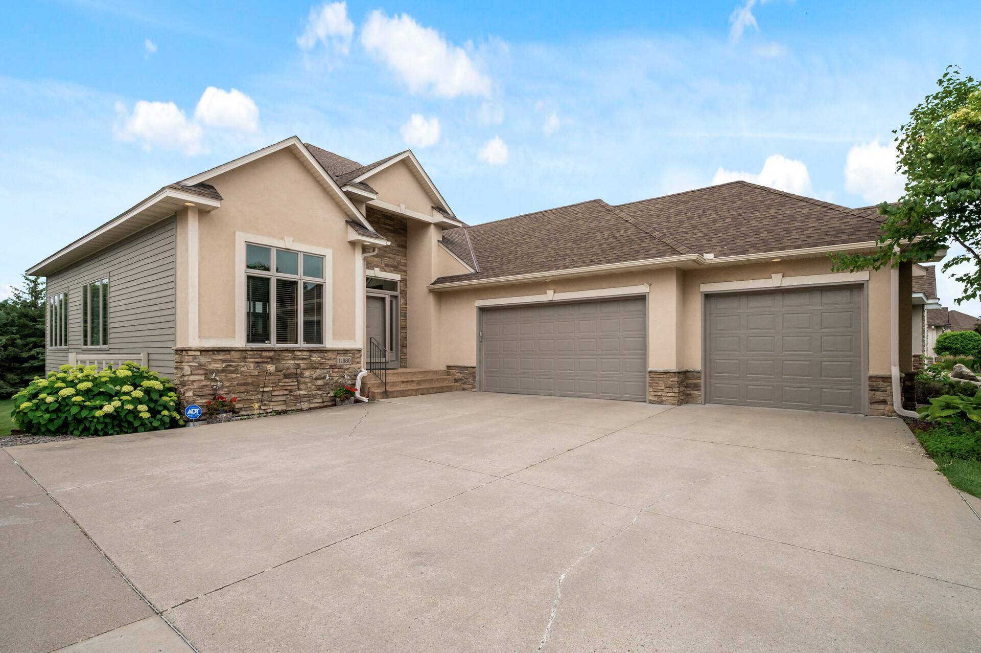Blaine, MN 55449,11880 Dunkirk CIR NE