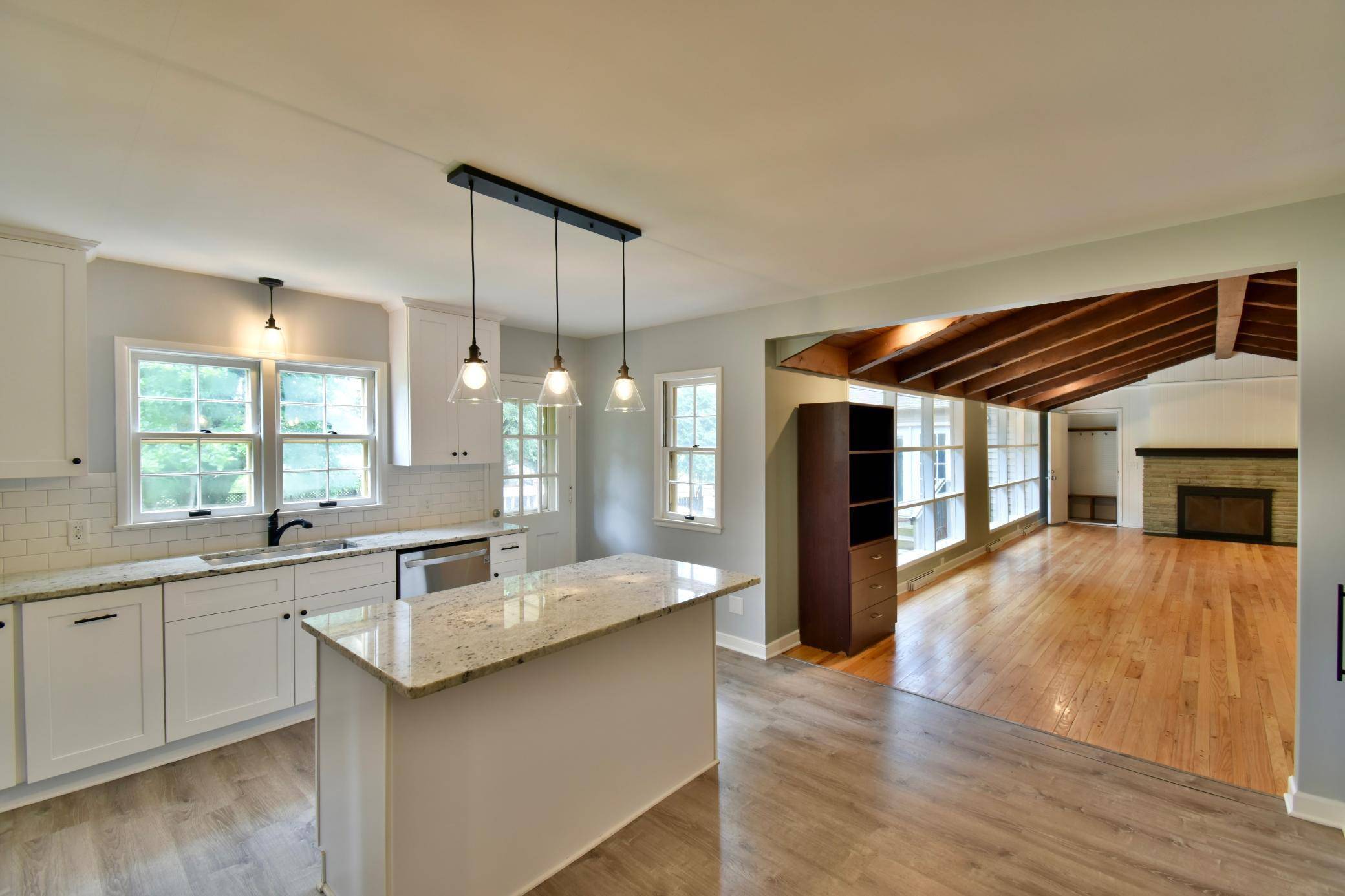 Chaska, MN 55318,1295 Broadview AVE