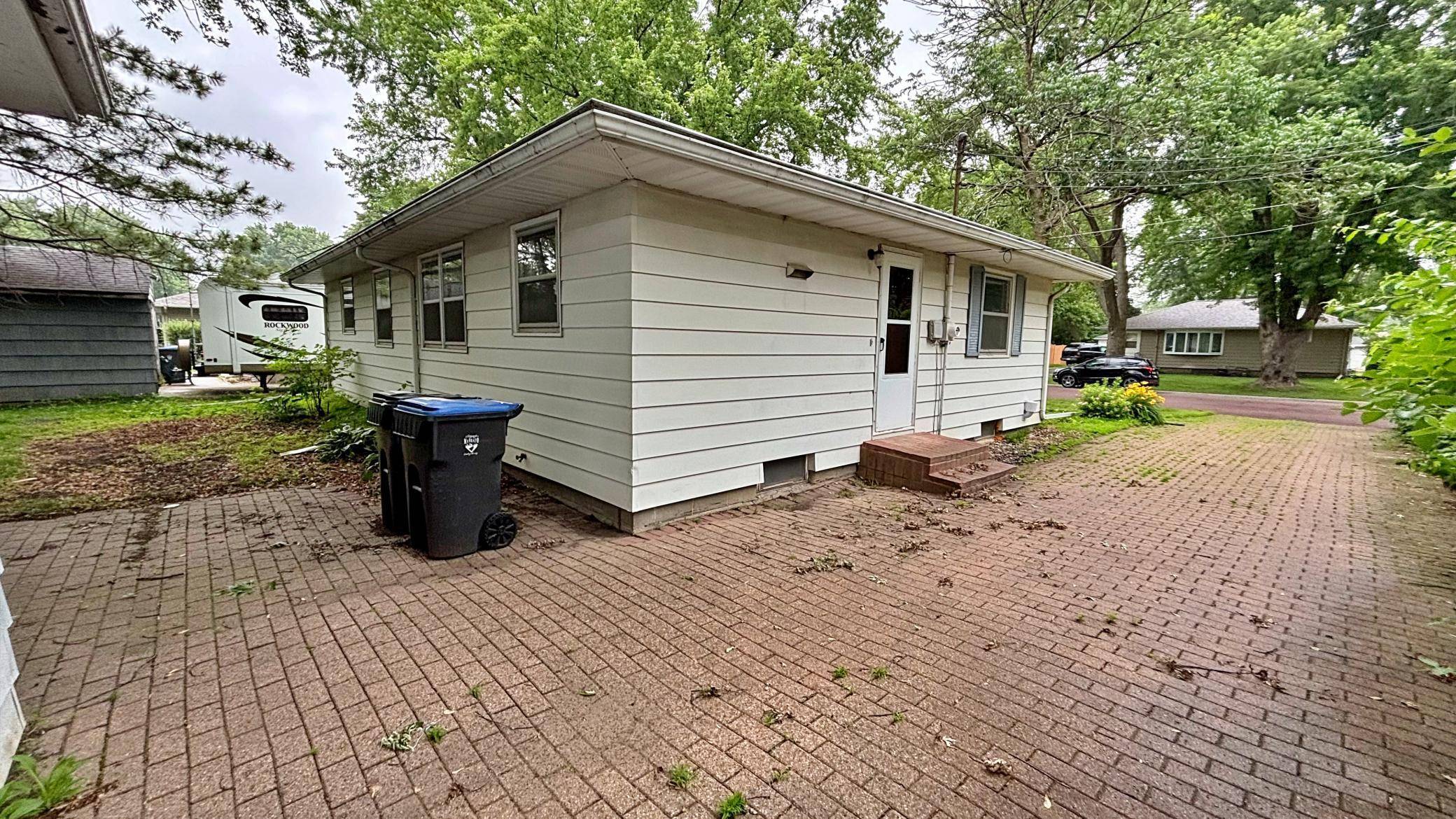 Mankato, MN 56001,122 N Plainview AVE