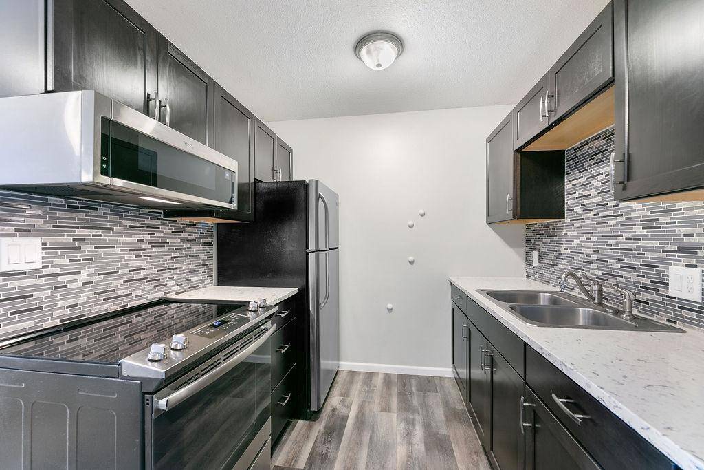Golden Valley, MN 55427,9143 Highway 55 #305
