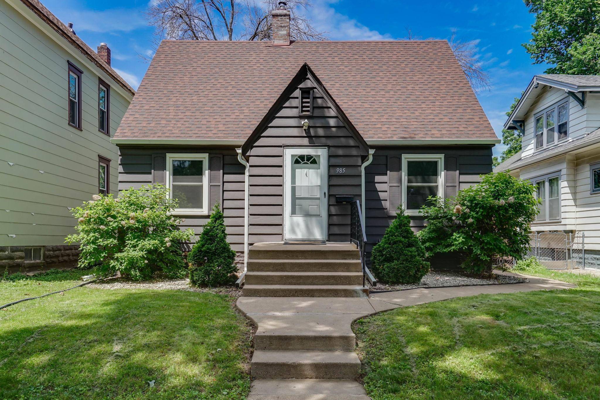 Saint Paul, MN 55106,985 Rose AVE E