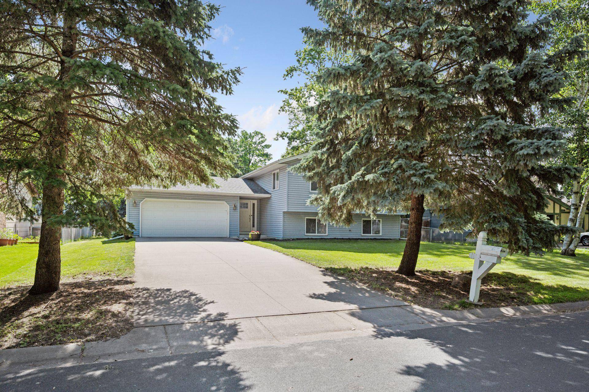Maple Grove, MN 55369,6520 Nathan LN N
