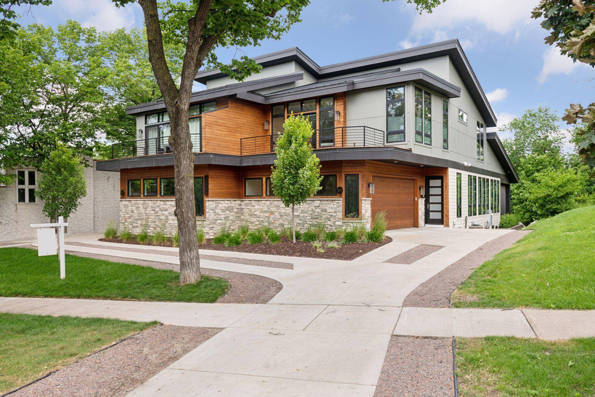 Minneapolis, MN 55405,1726 Kenwood Pkwy #100