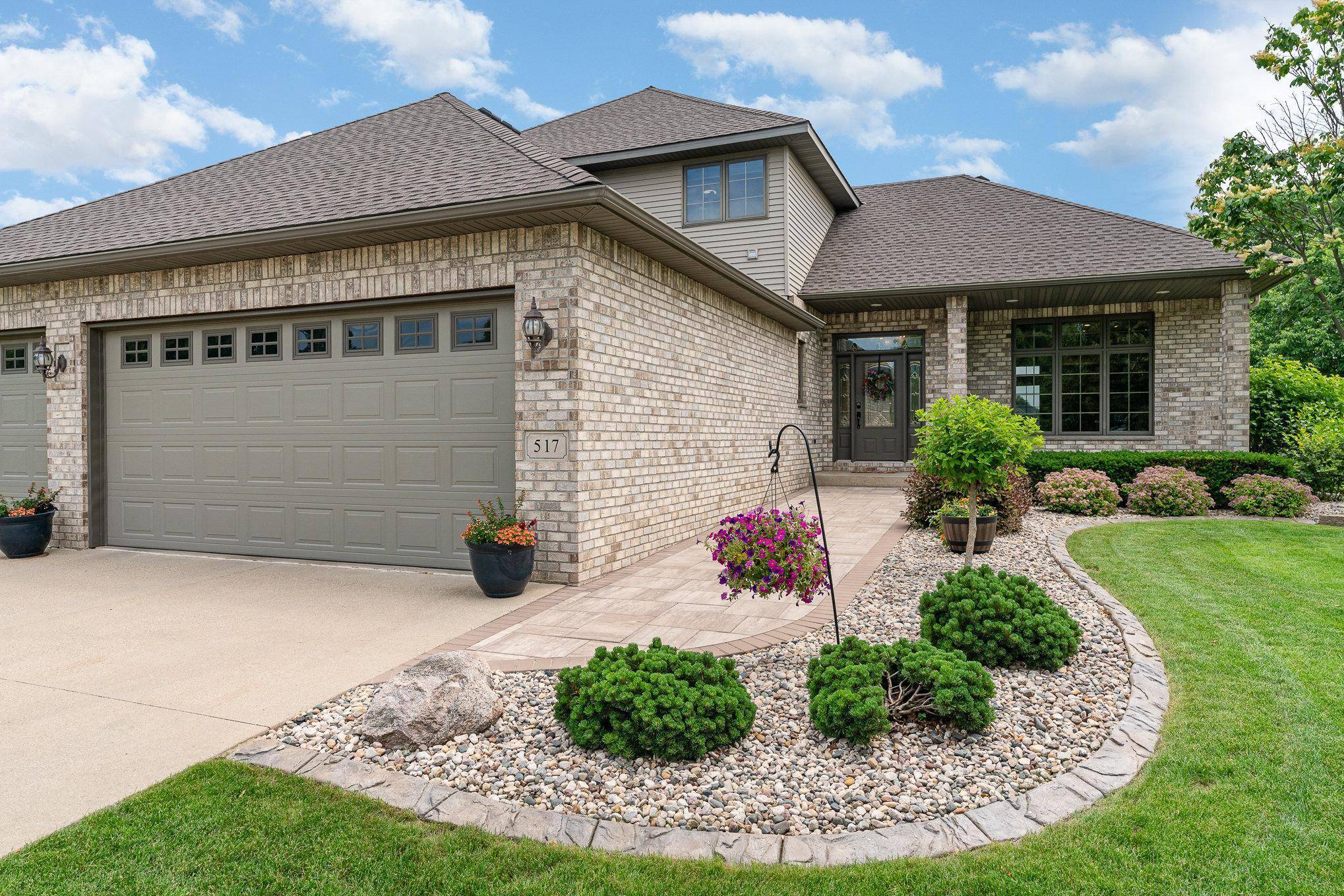 New Prague, MN 56071,517 Redpoll AVE SE