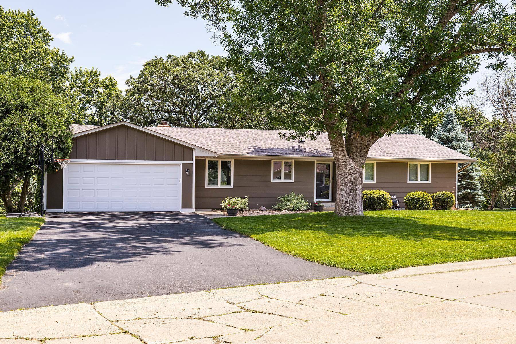 Edina, MN 55439,6721 Limerick Lane