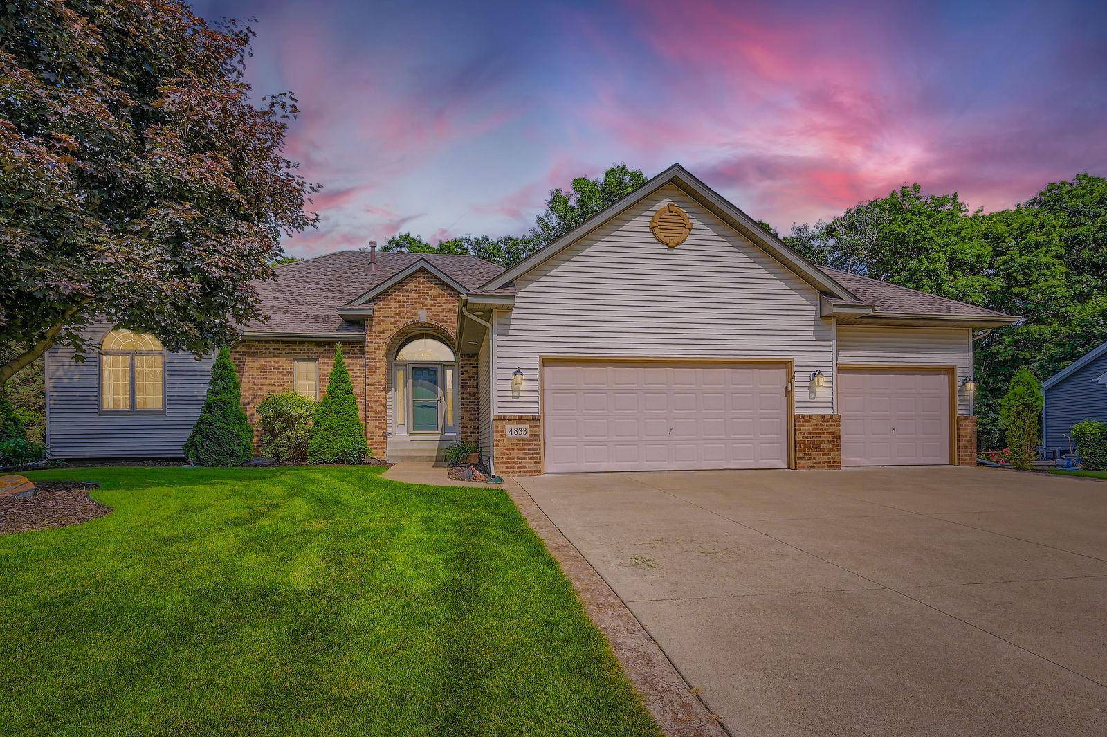 Oakdale, MN 55128,4833 Hillvale AVE N