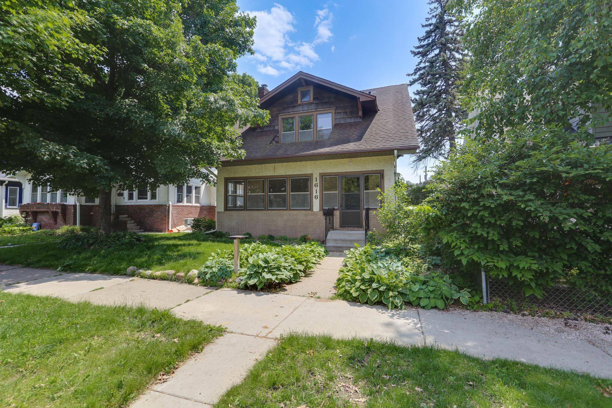 Minneapolis, MN 55418,1616 23rd AVE NE