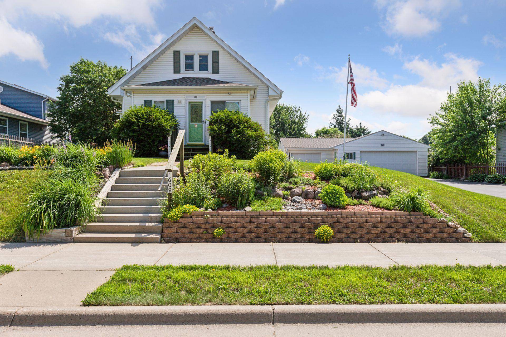 New Prague, MN 56071,609 1st AVE SE