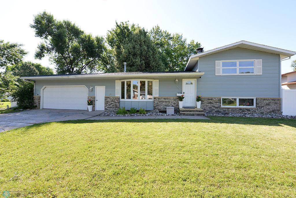 Fargo, ND 58102,2833 1st ST N