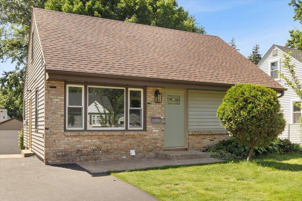 Edina, MN 55343,422 Jefferson AVE S