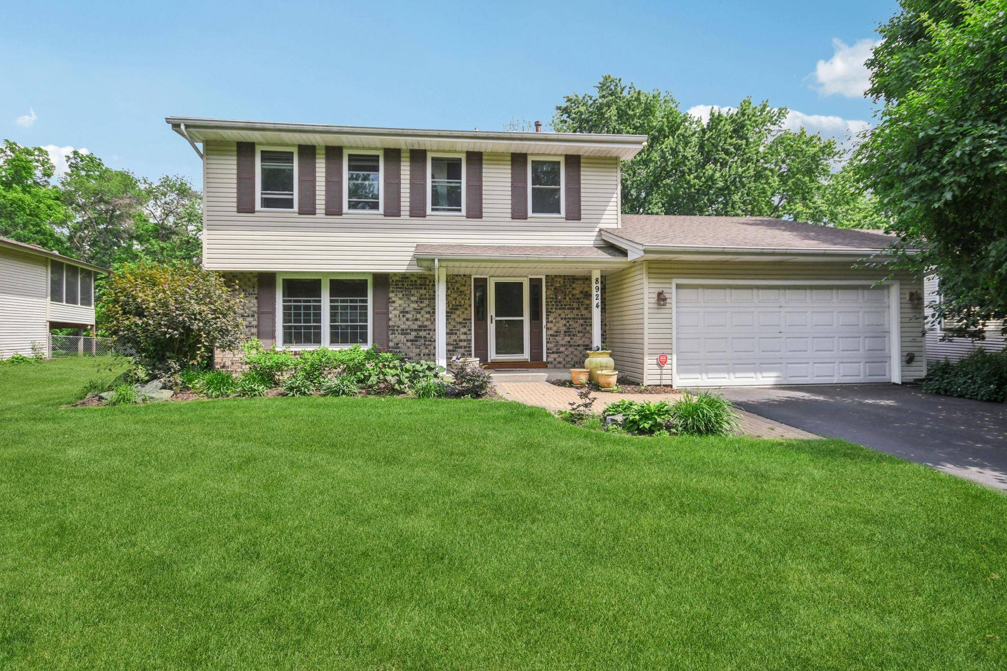 Eden Prairie, MN 55347,8924 Darnel RD