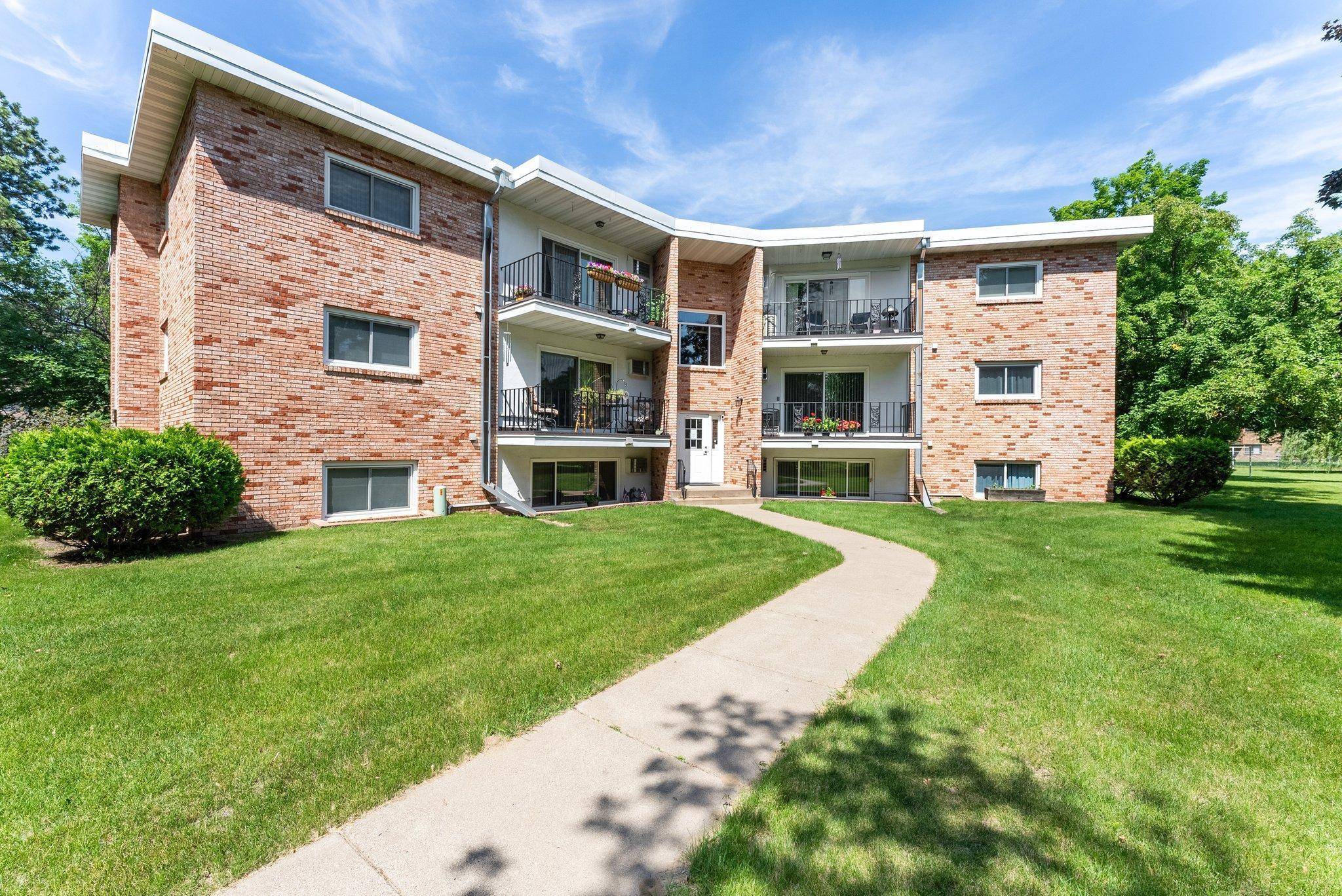Cambridge, MN 55008,1150 Dellwood ST S #306